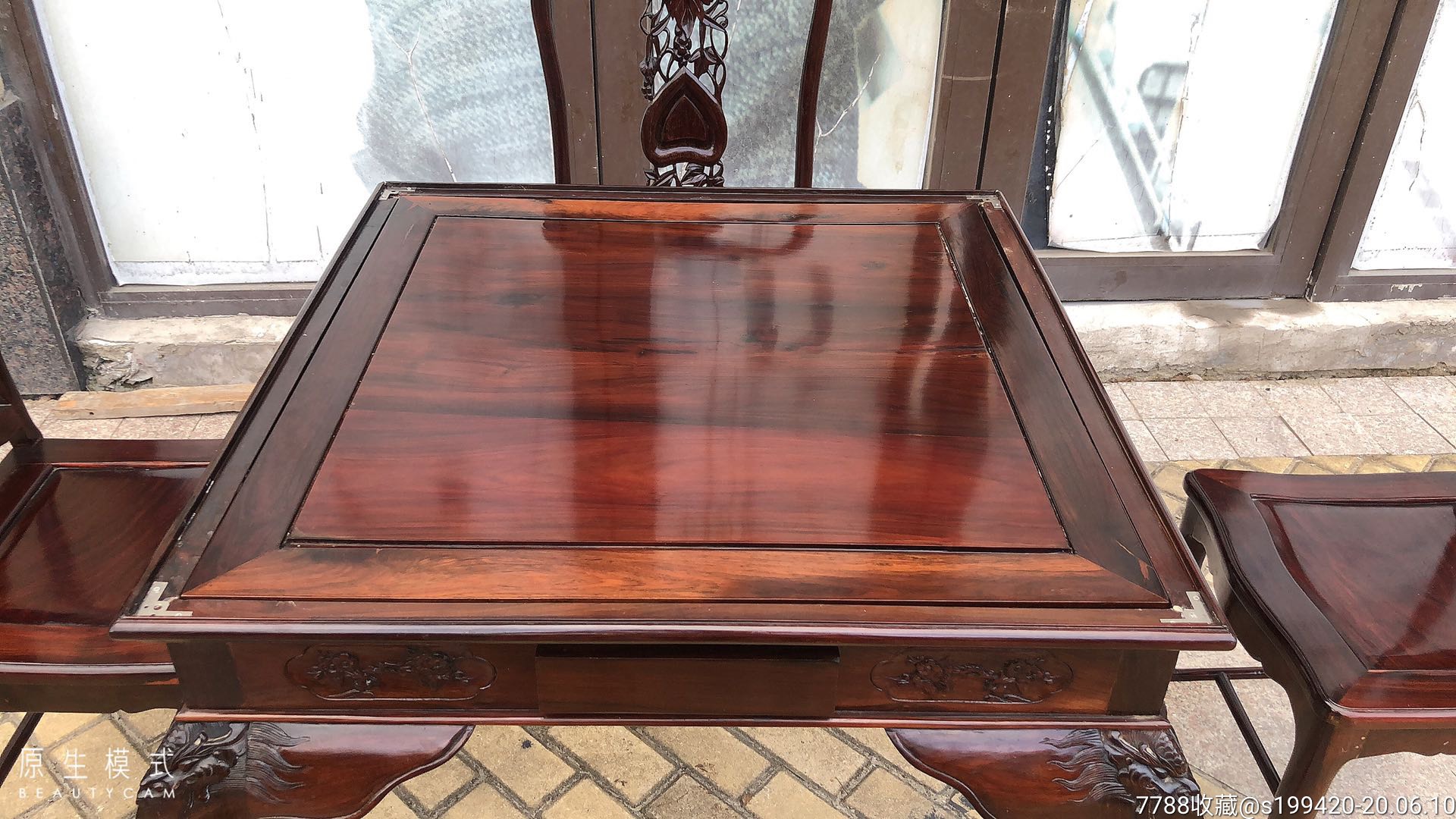 双拼面板,木纹清晰,包浆醇厚,弯腿雕龙头上档次