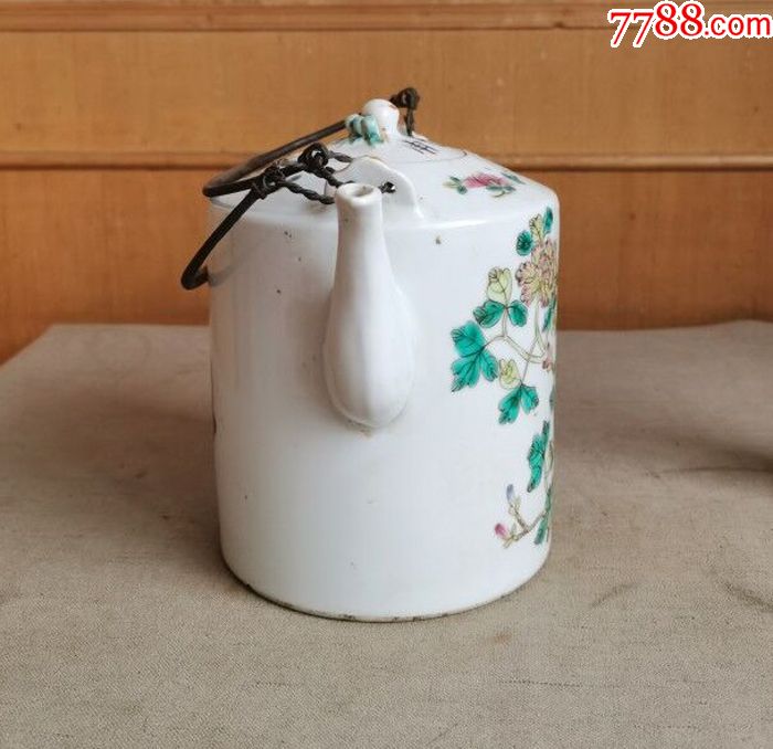 a600洪宪年制粉彩花卉茶壶