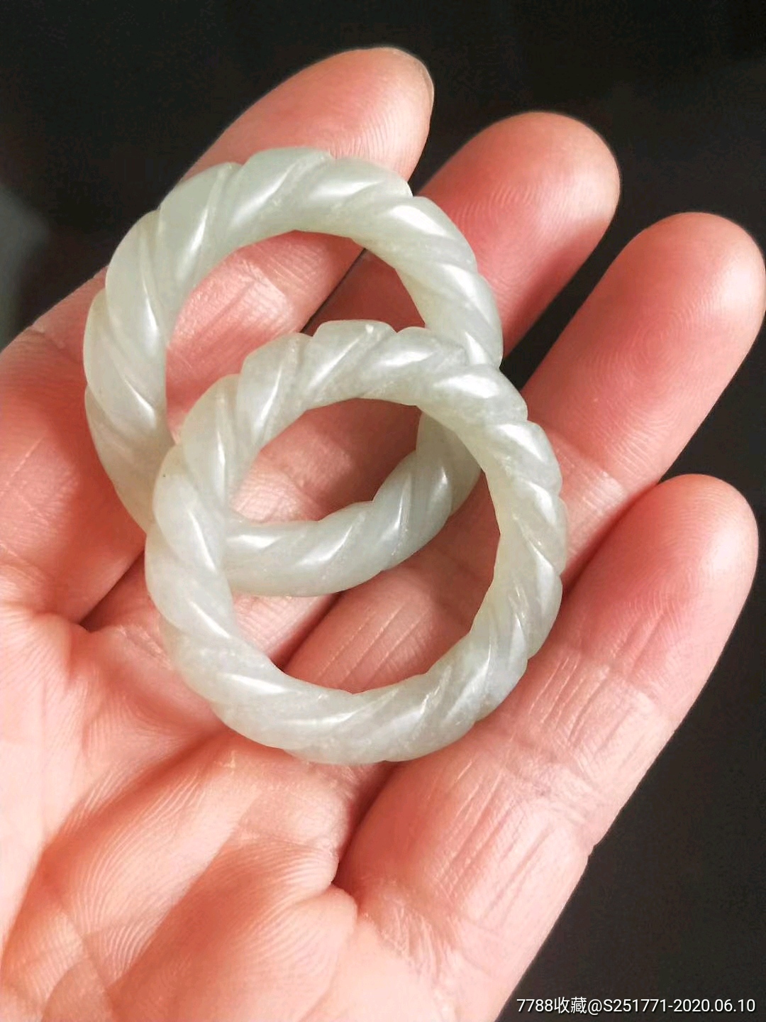 清代和田玉绞丝纹小玉环