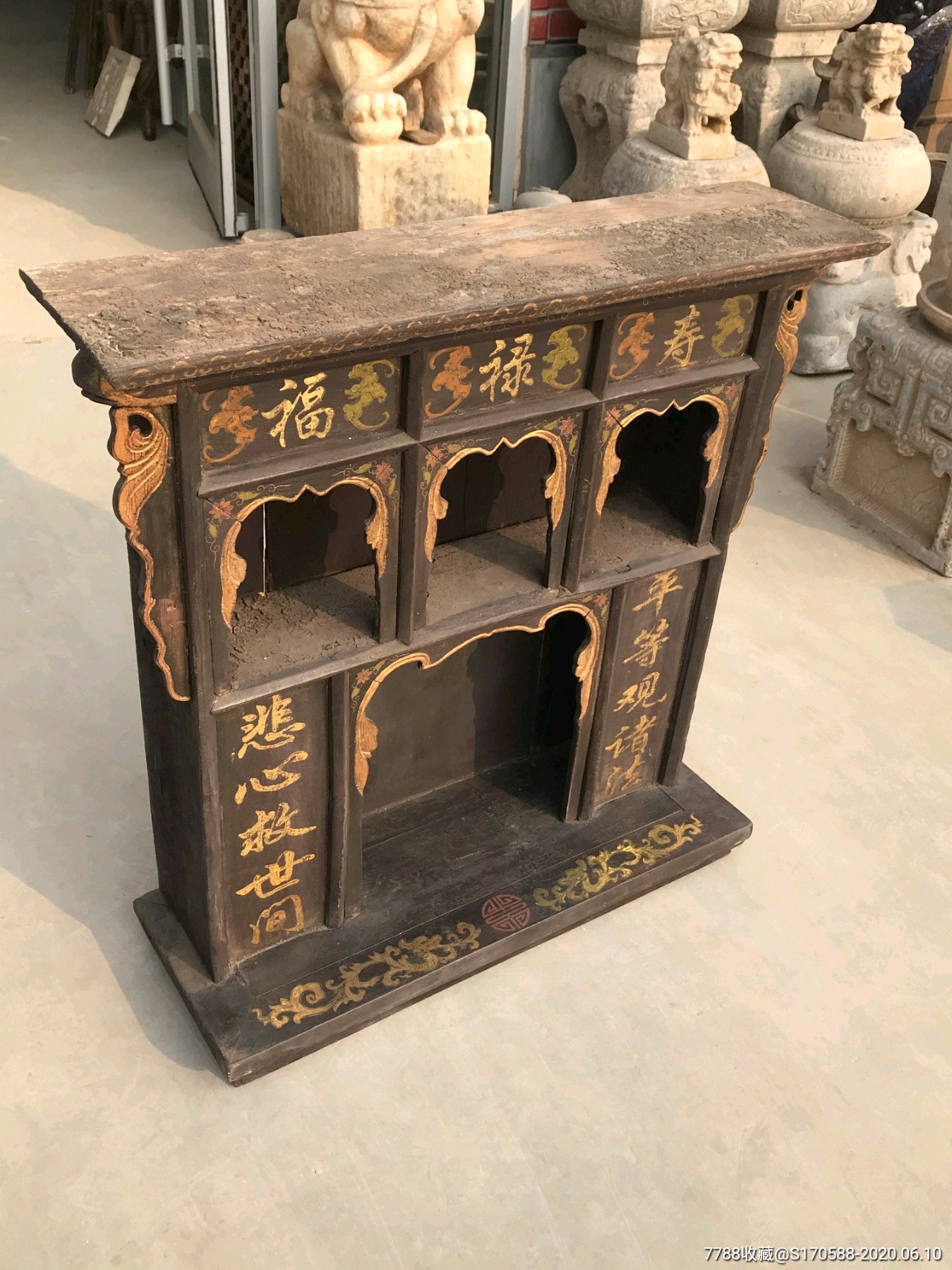 清代榆木彩绘描金多格老佛龛