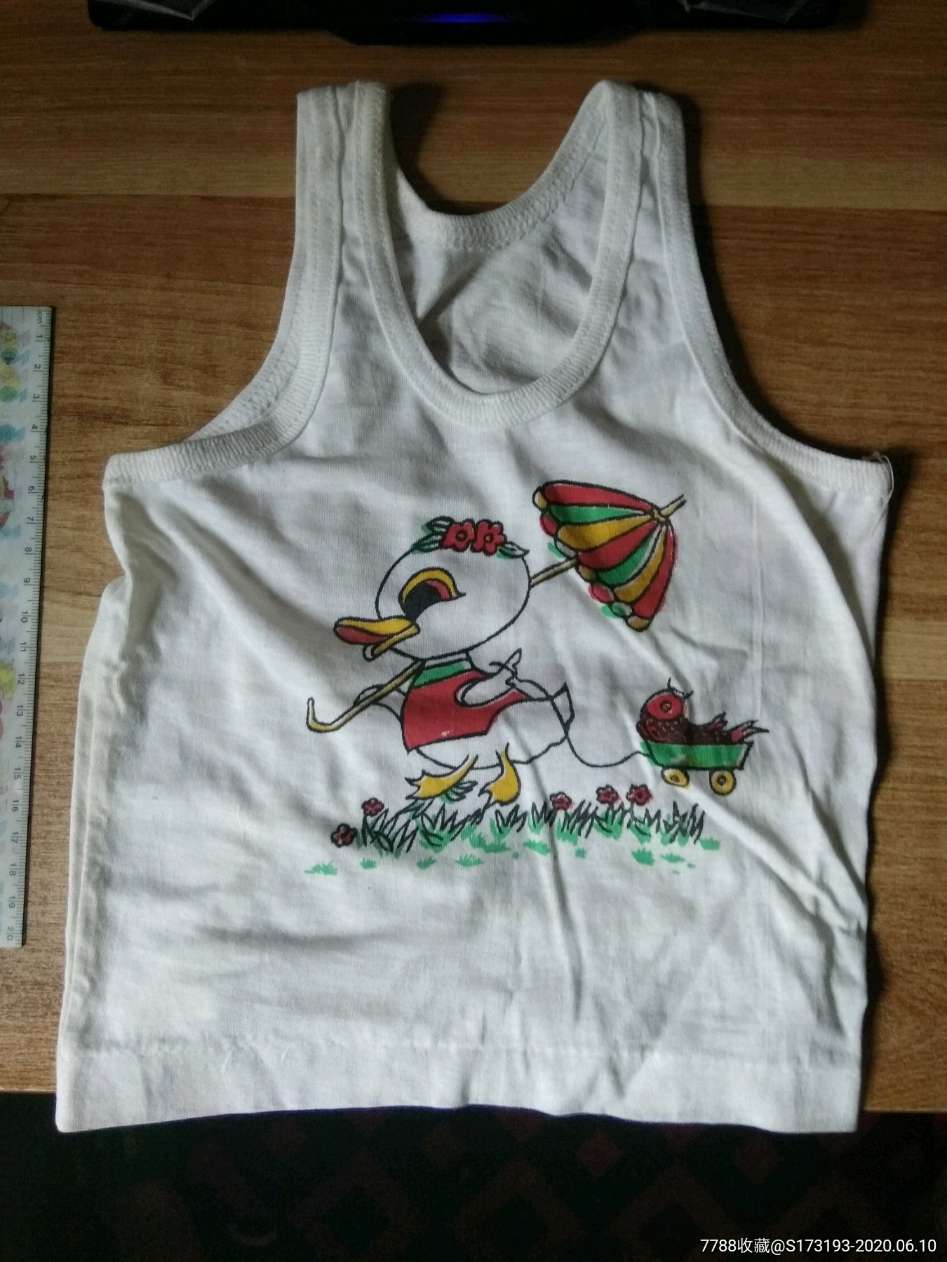 80年代末——90年代初/小鸭子图案/儿童小背心/一件/有些折痕,褶皱