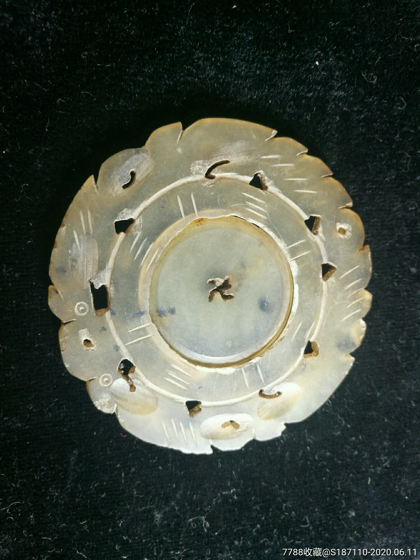 清代岫岩玉双龙戏珠转心佩