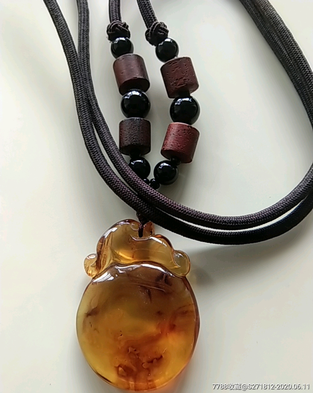 琥珀吊坠