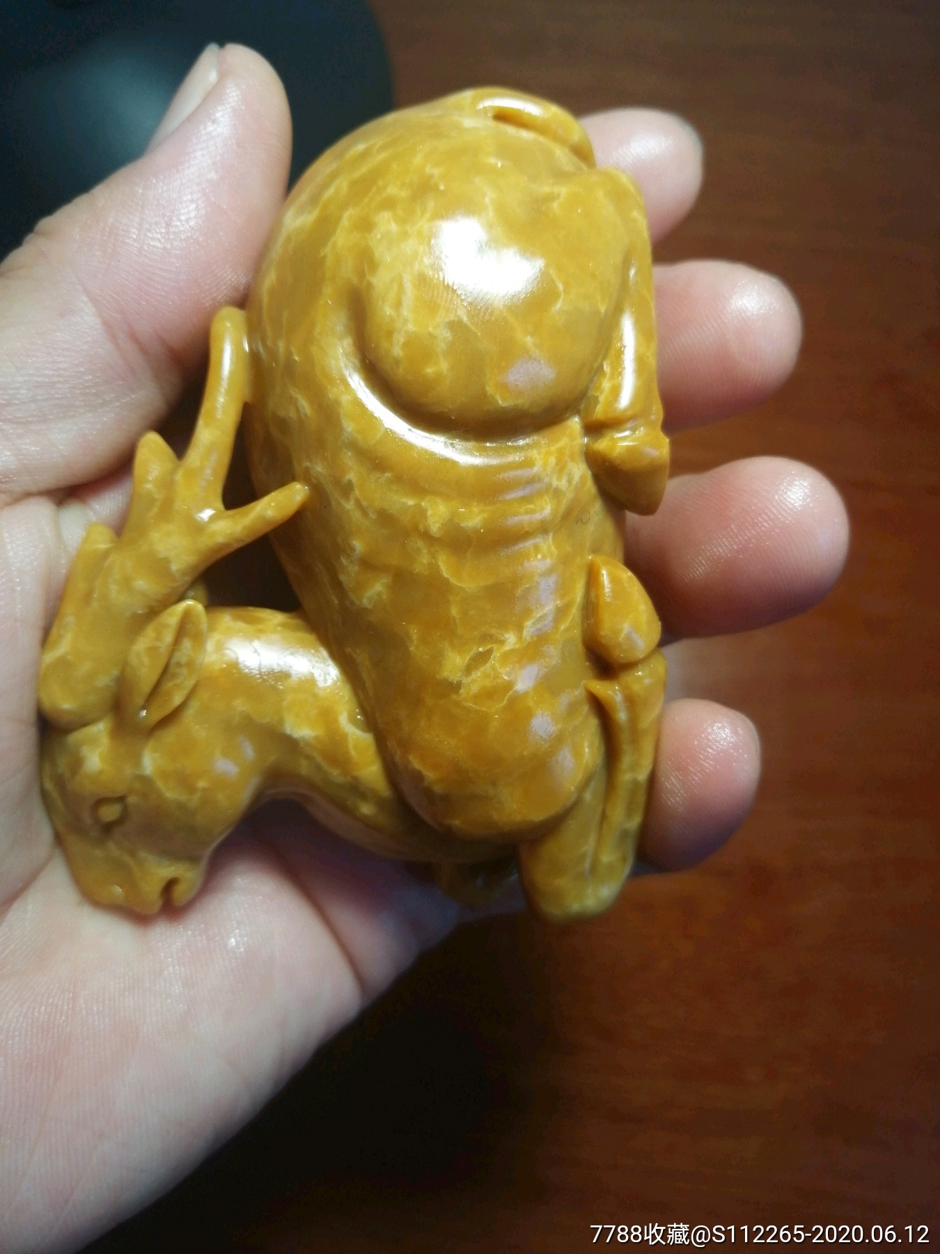 寿山黄大山作"路路通"手把件