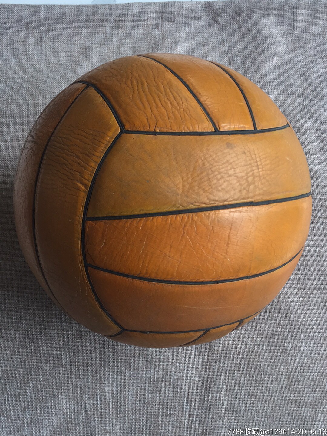 古董篮球:中国天津新兴皮革制品厂国际标准篮球