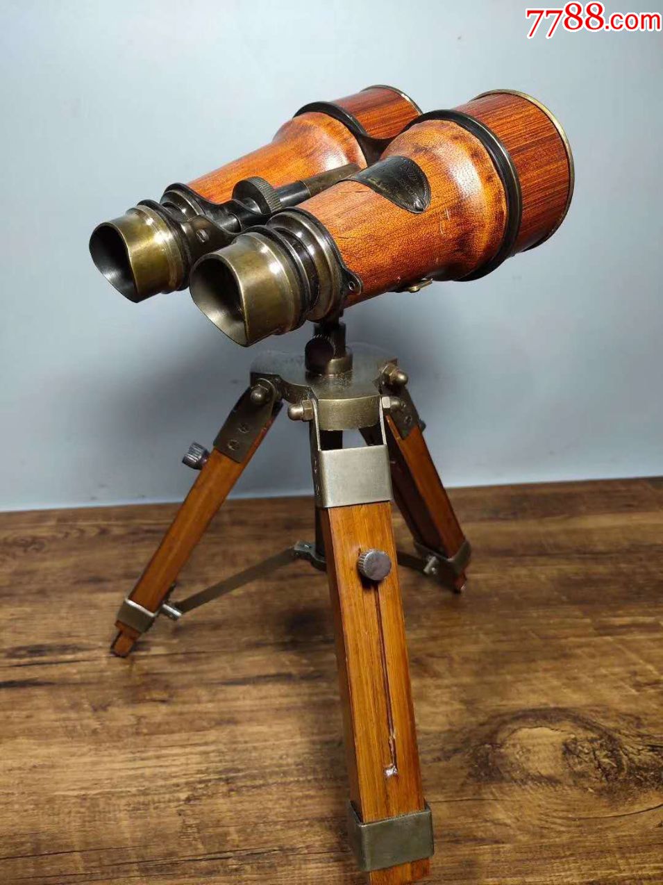 旧藏一副带木支架包牛皮双筒可伸缩望远镜