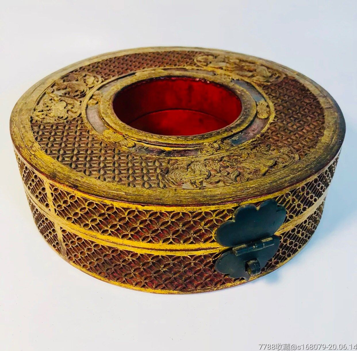 清代漆皮朝珠盒