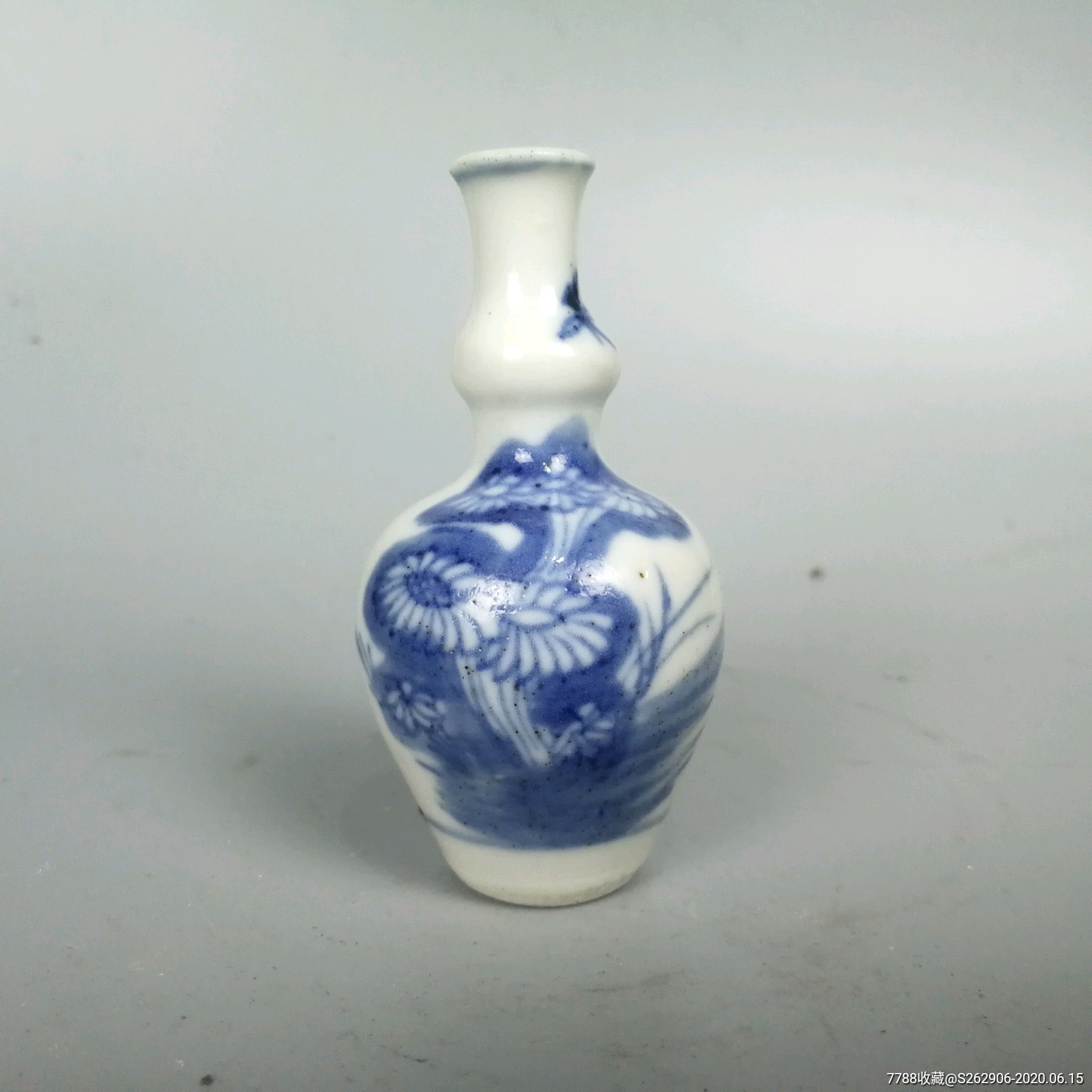 晚清民国青花花鸟纹饰小药瓶