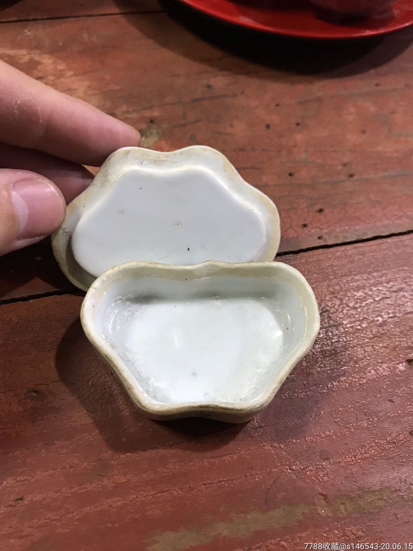 清代描金小粉盒,画工精细,器型精美尺寸6.5×1.8全品