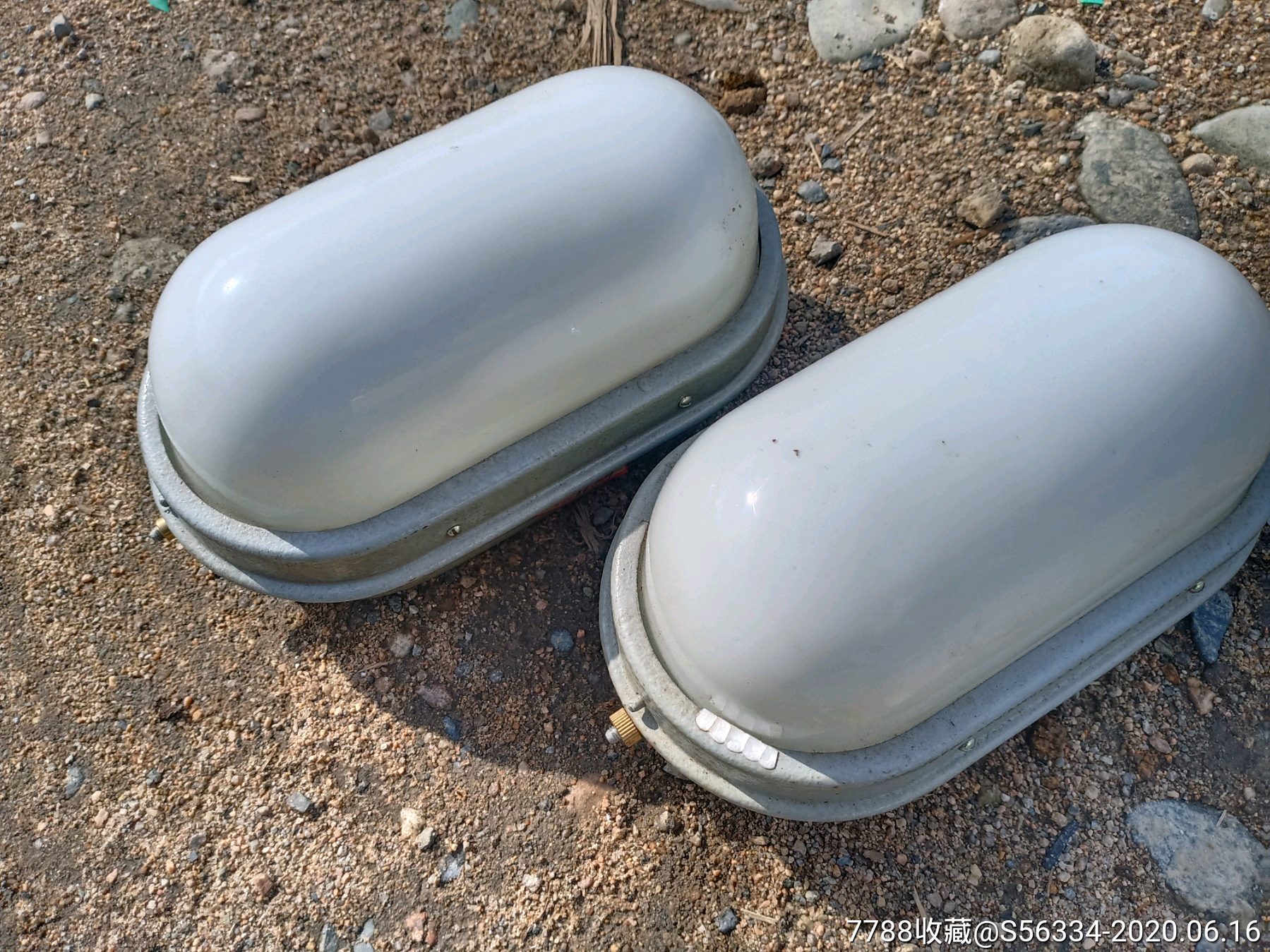 绿皮火车车厢车灯