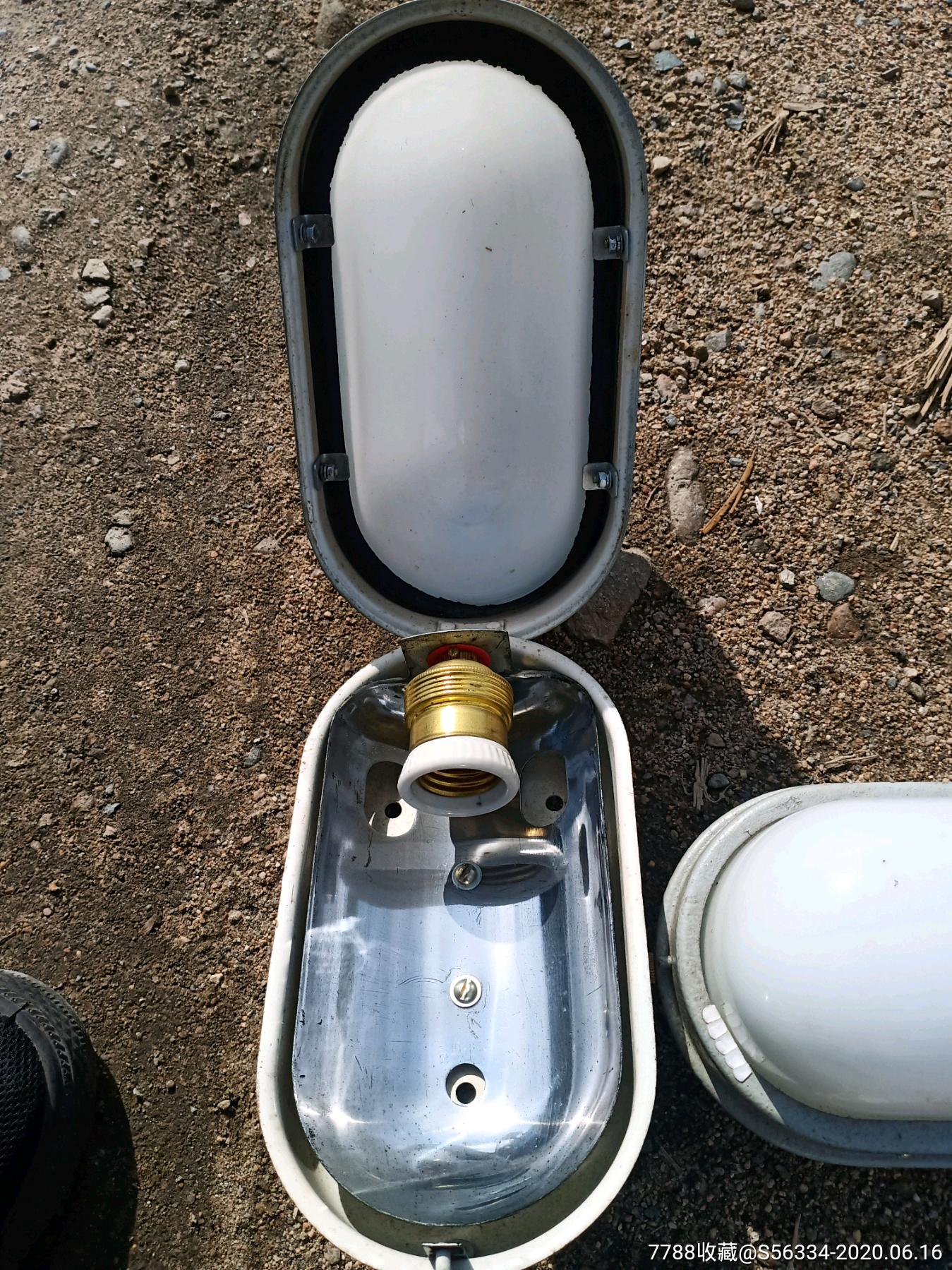 绿皮火车车厢车灯