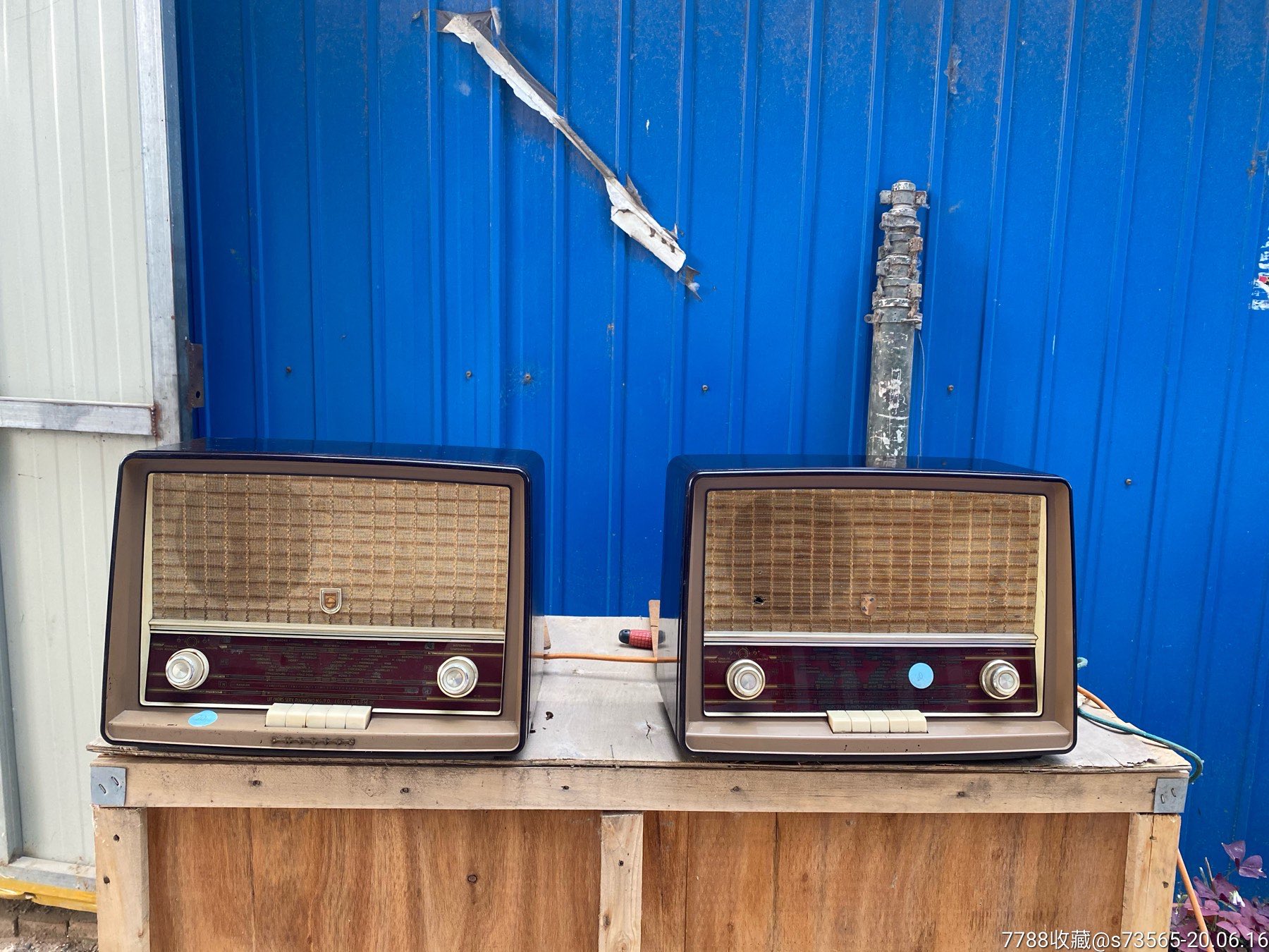 "商品>>>>￥3,500五品以下9940年代英国狗仔收音机