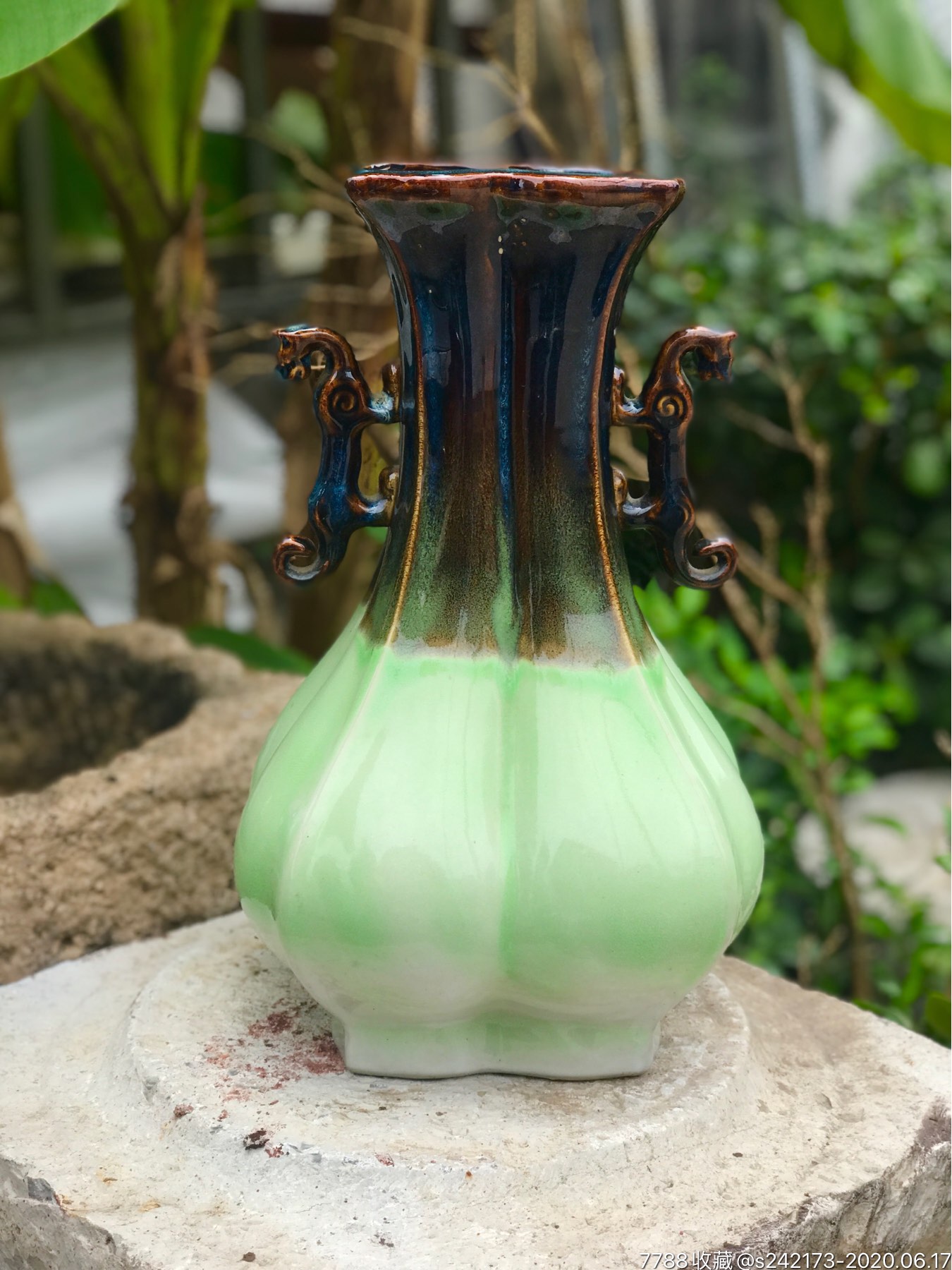 宜兴美陶狮耳尊