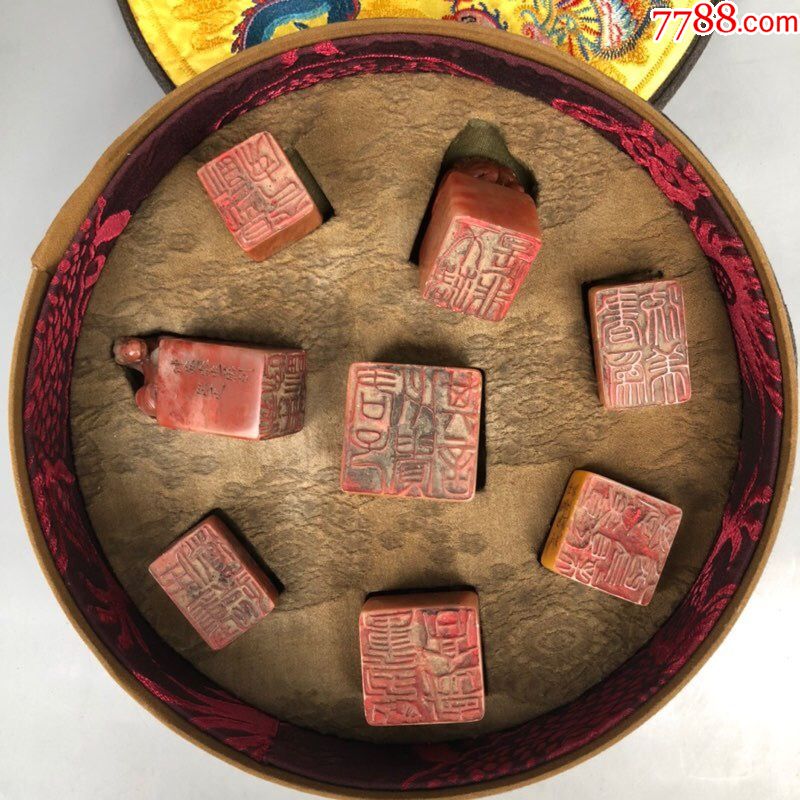 寿山石【八骏马】马钮印章一套t,手工缝制龙凤圆布盒装藏,净重710克