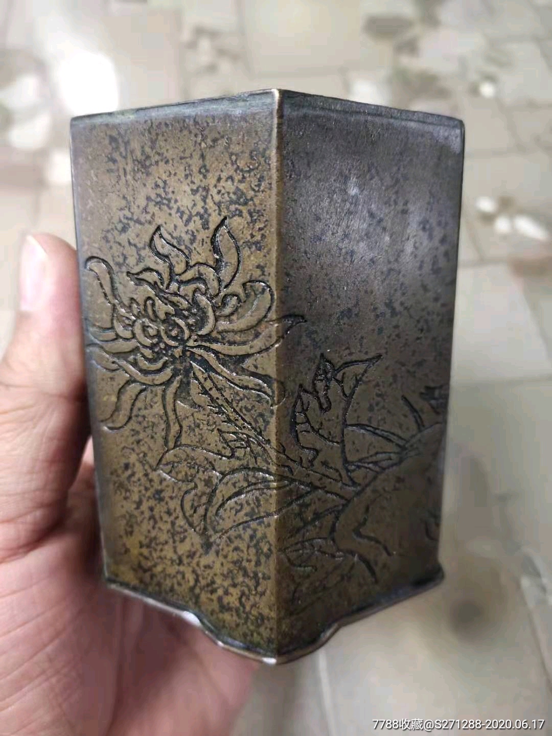 雕刻花草虫铜笔筒老笔筒文房笔筒