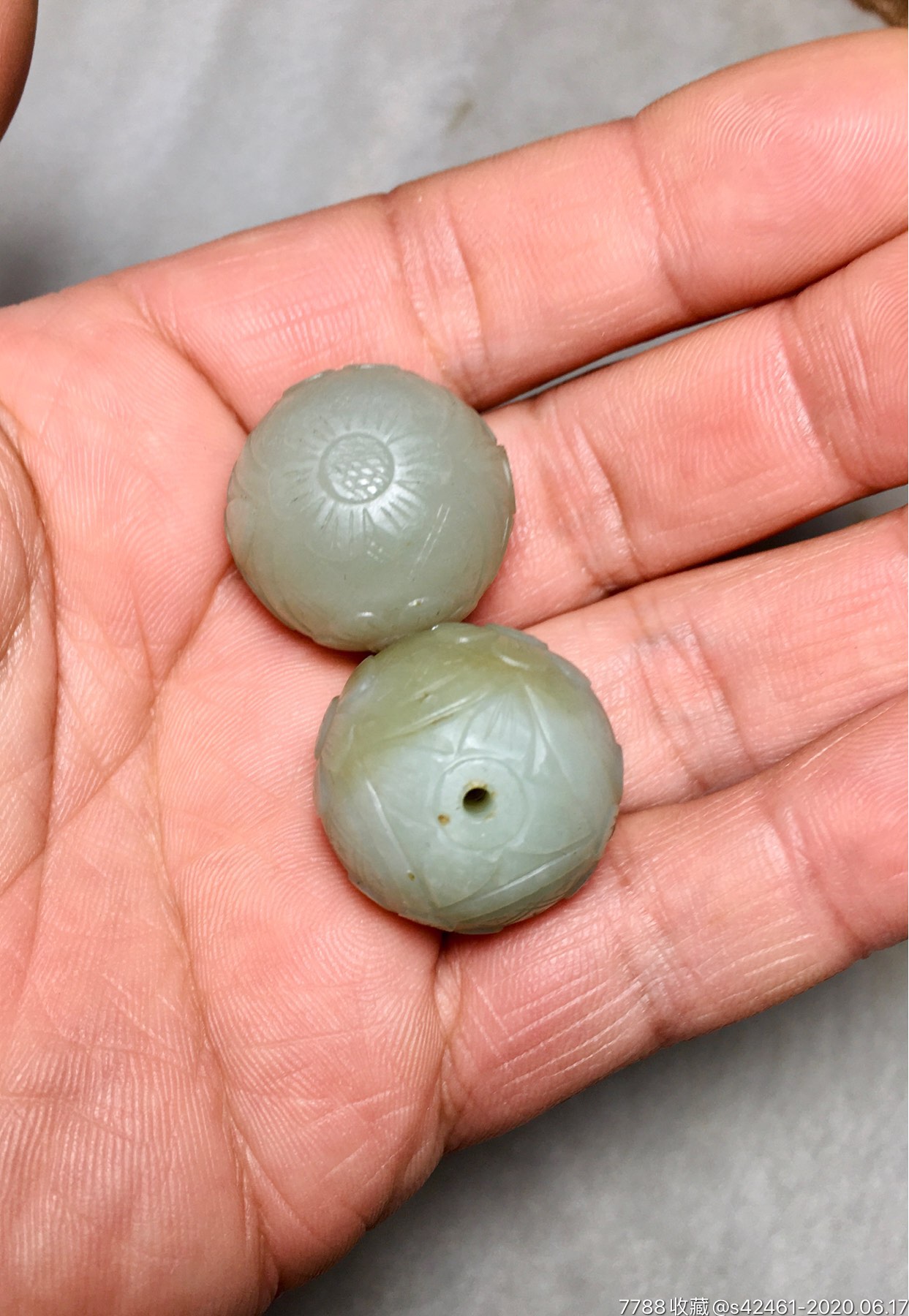 和田玉籽料,花团锦簇满工珠子两颗