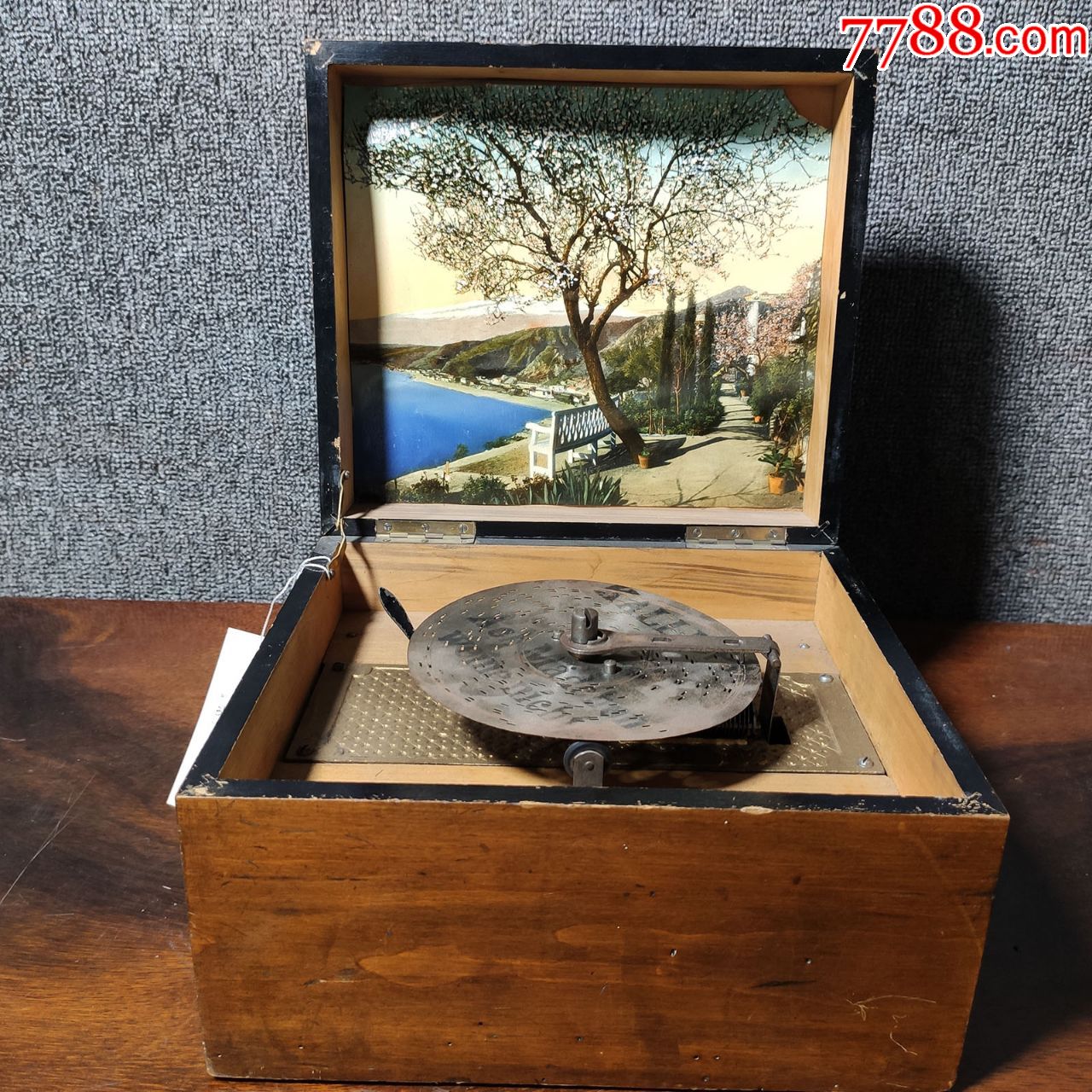 上世纪早期西洋古董箱式碟片式手摇八音盒转盘式音乐盒些许卡顿