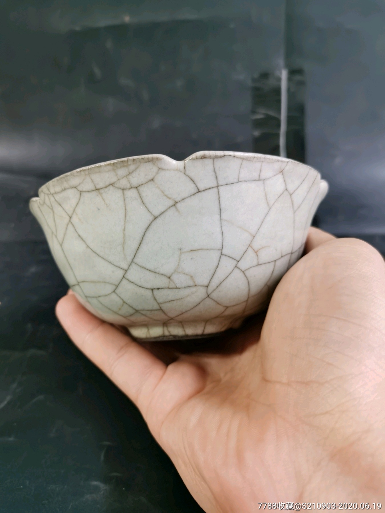 宋代的官窑花口六缺碗