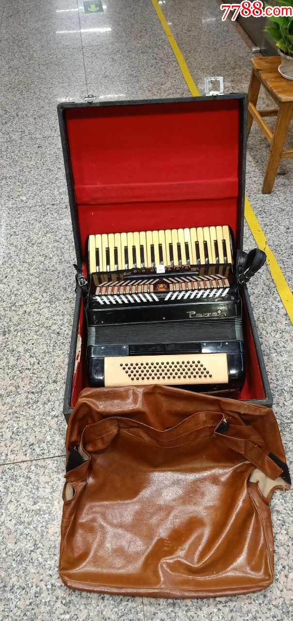 parrot鹦鹉牌手风琴(带原箱和皮套)