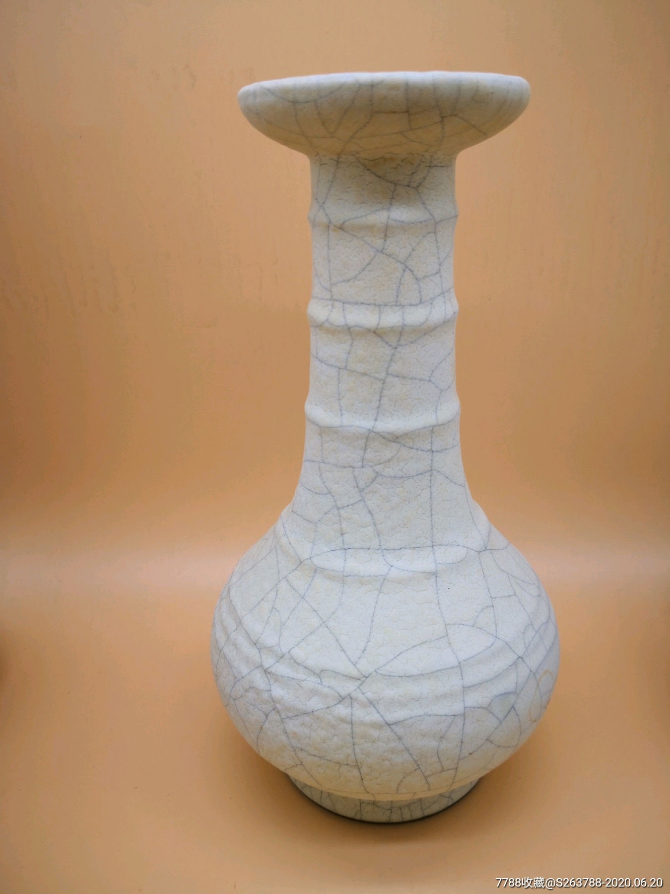 哥窑月白釉盘口瓶_单色白瓷_第1张_7788瓷器