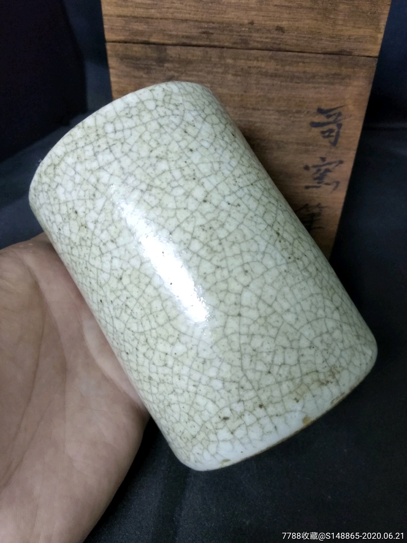 日本回流,清代光绪年间,哥窑笔筒一个,品相保存较好,老胎老釉,开片