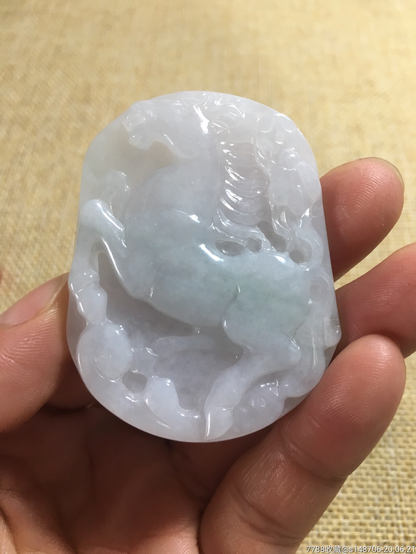 旧藏翡翠马玉佩