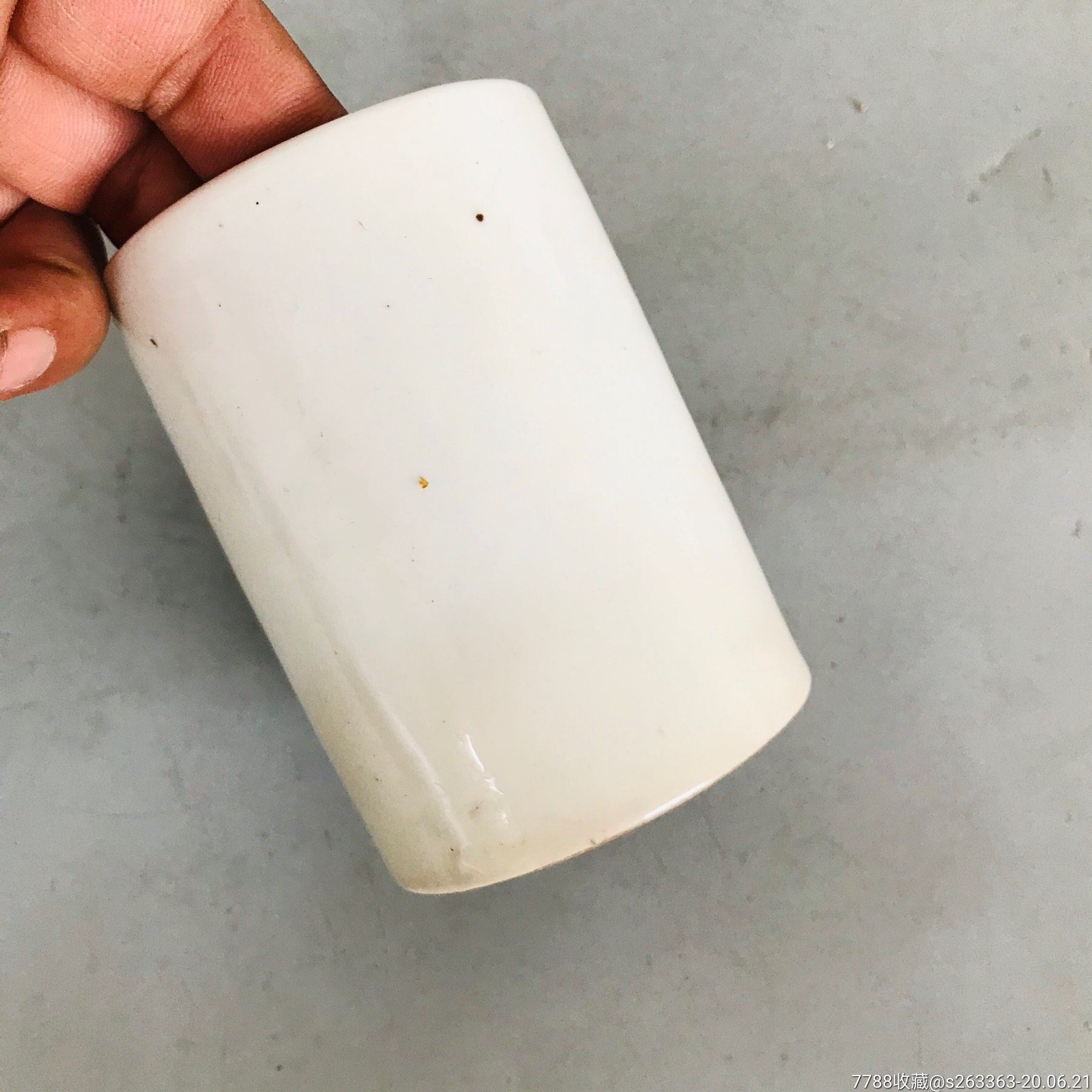 老白瓷手绘花八大山人笔筒