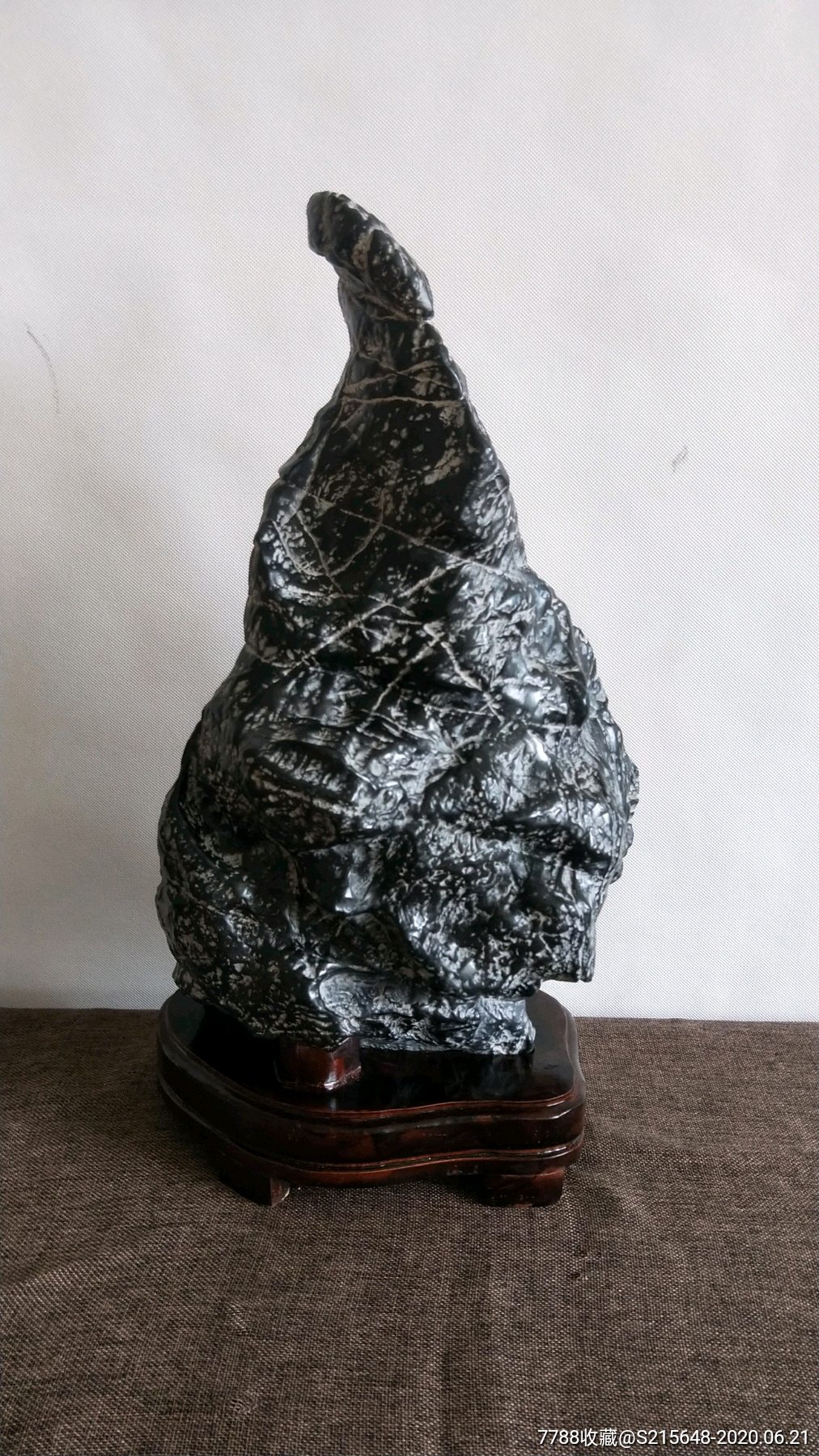 首页 零售 灵璧石 >> 灵璧天然原石【福禄】,灵璧石  滚动鼠标滚轴