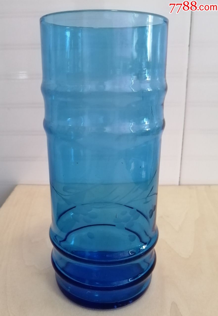 八十年代蓝色玻璃水杯一个果汁杯造型优美刻花卉纹饰老玻璃杯老物件