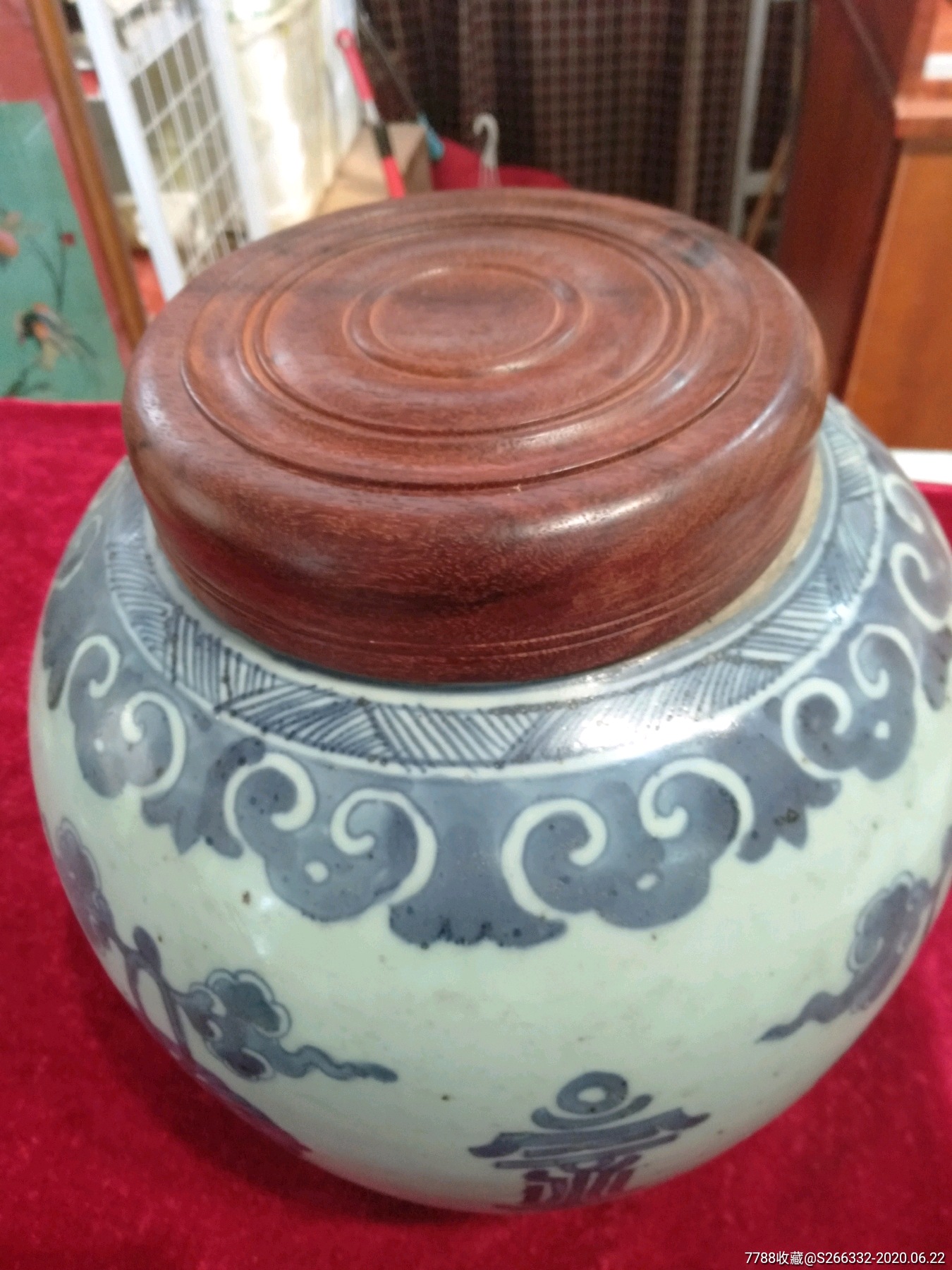 鸭蛋青青花古寿纹大盖罐