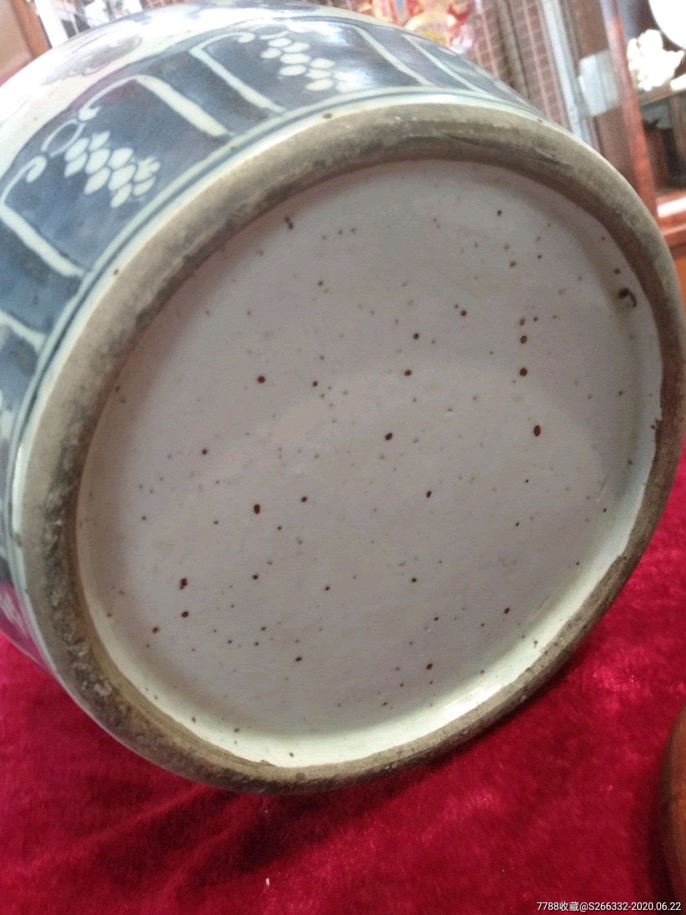 鸭蛋青青花古寿纹大盖罐