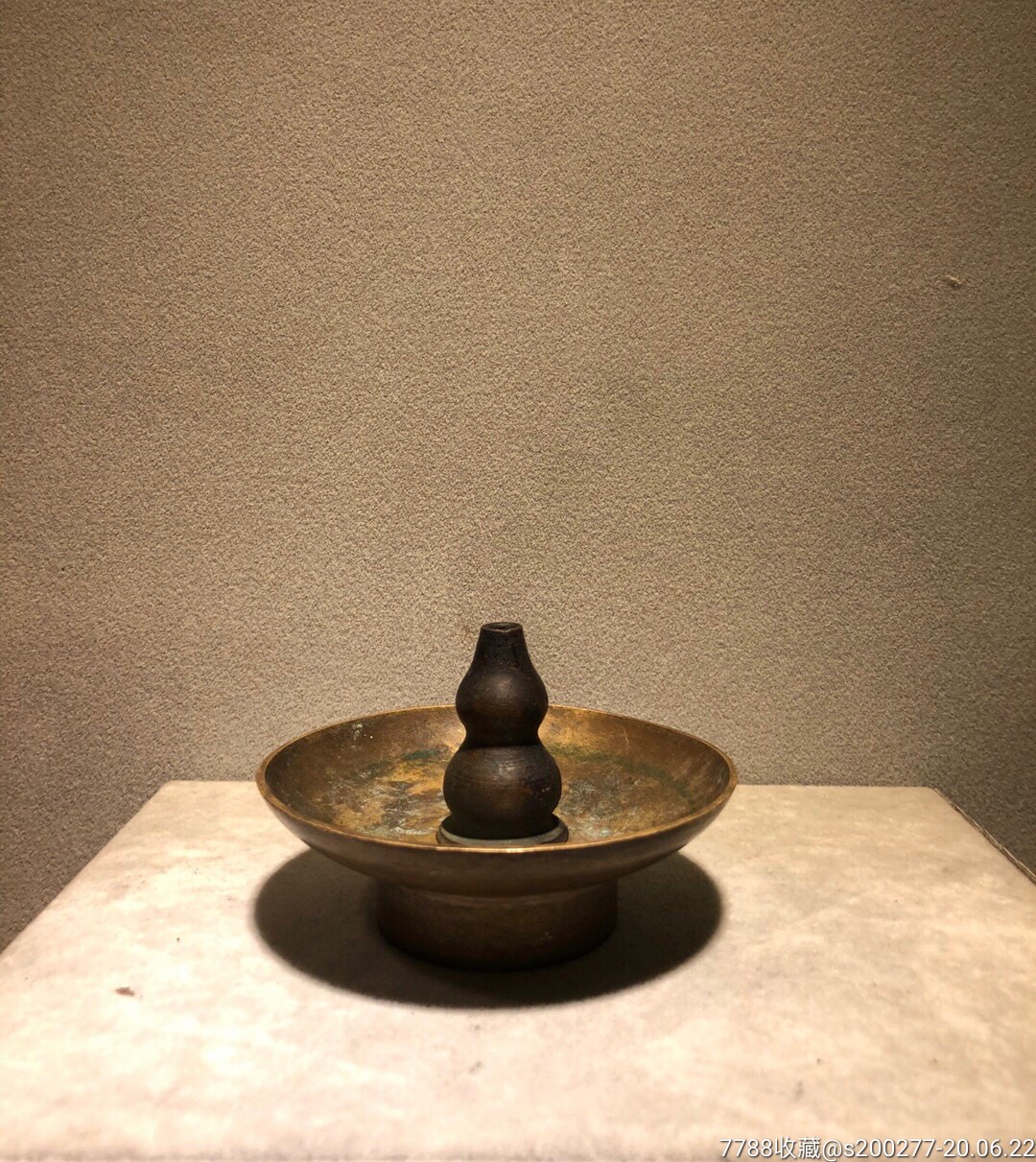 民国时期·少见高足厚重铜香盘,皮壳斑驳,铜质精良.品相完整.