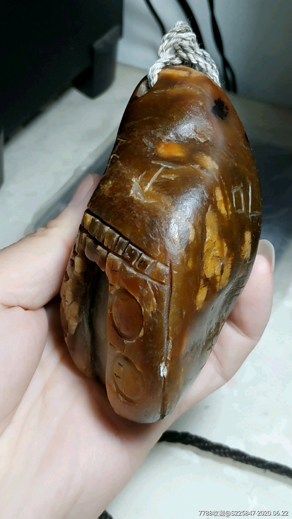 爷爷古玩店不干了特价处理新疆和田玉大原石把件