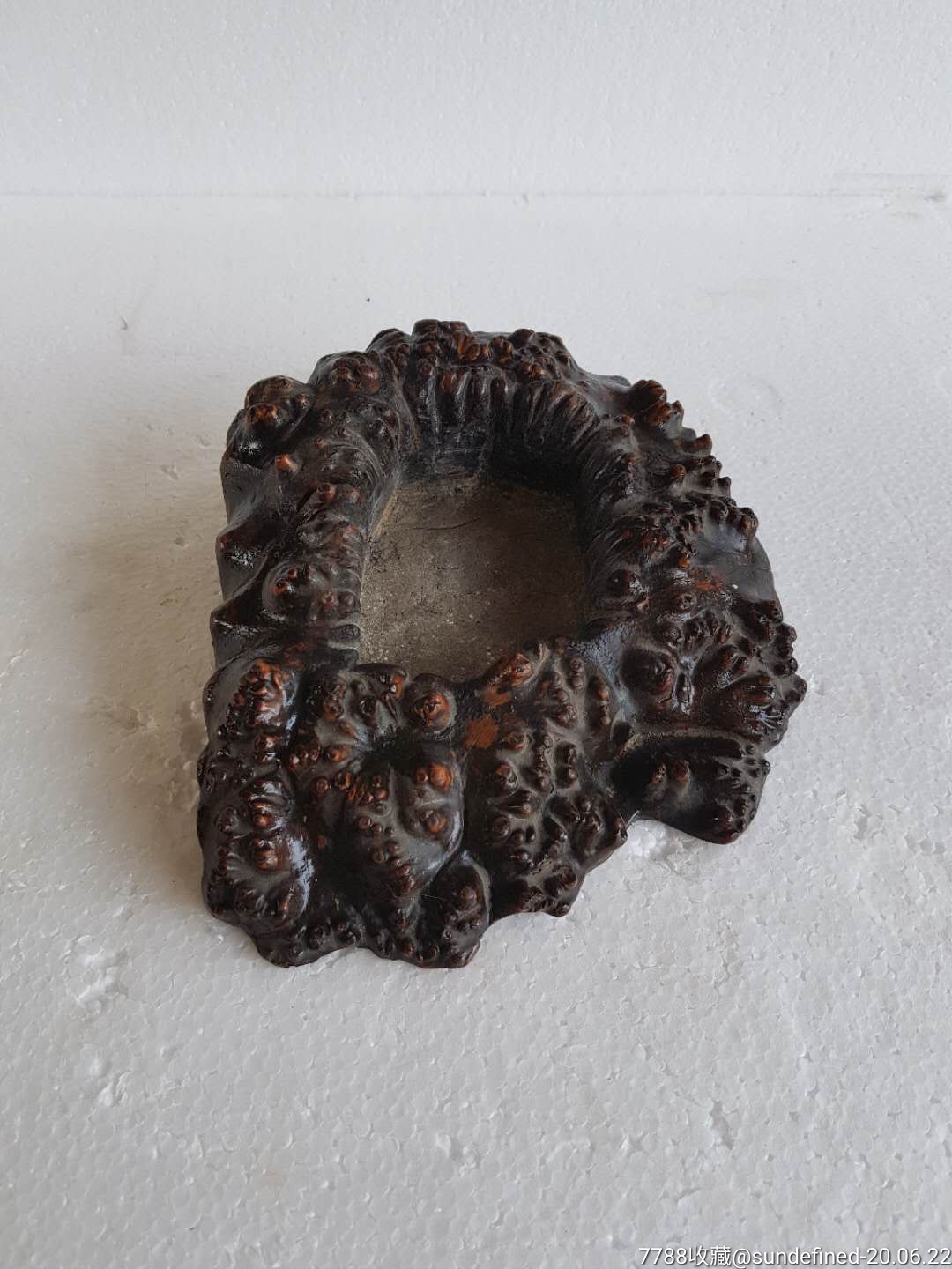 木根雕刻烟灰缸