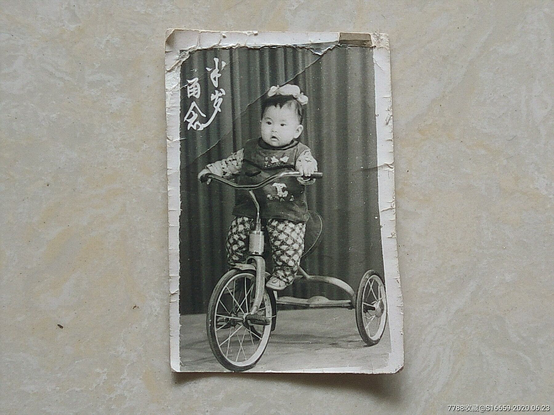 儿童骑小童车半岁留念老照片