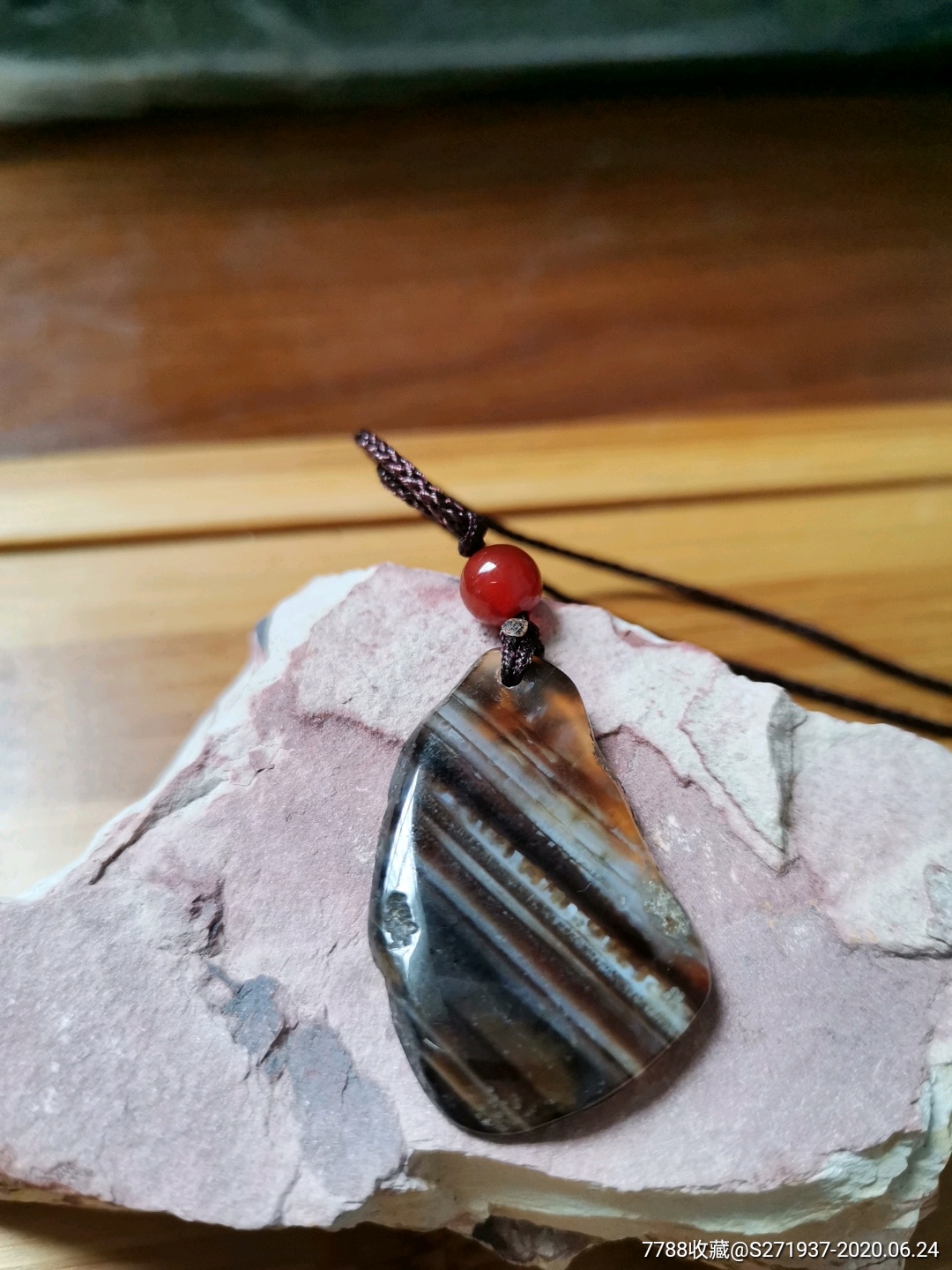 玛瑙千层丝吊坠挂坠