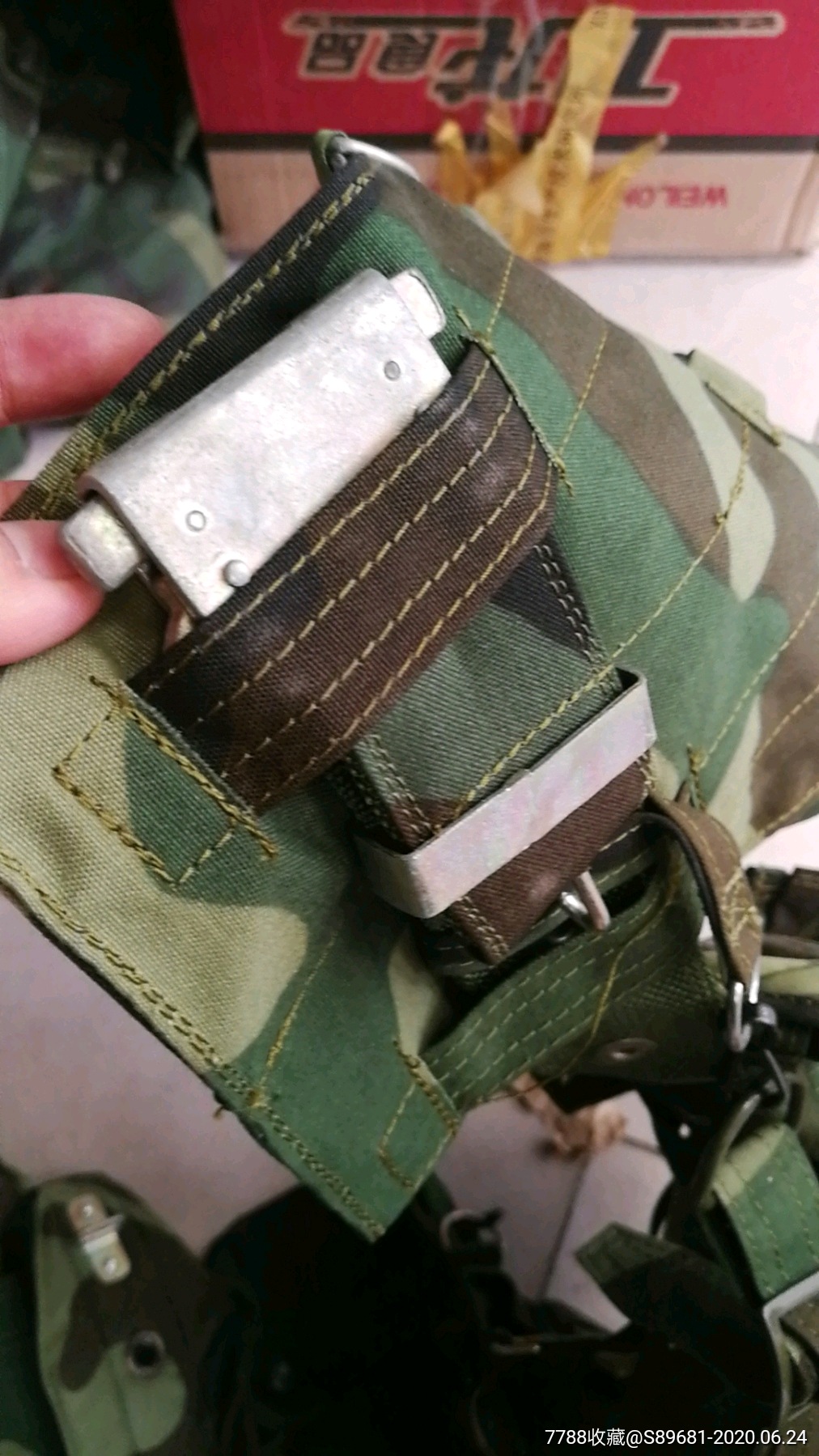 早期伞兵携行具如图