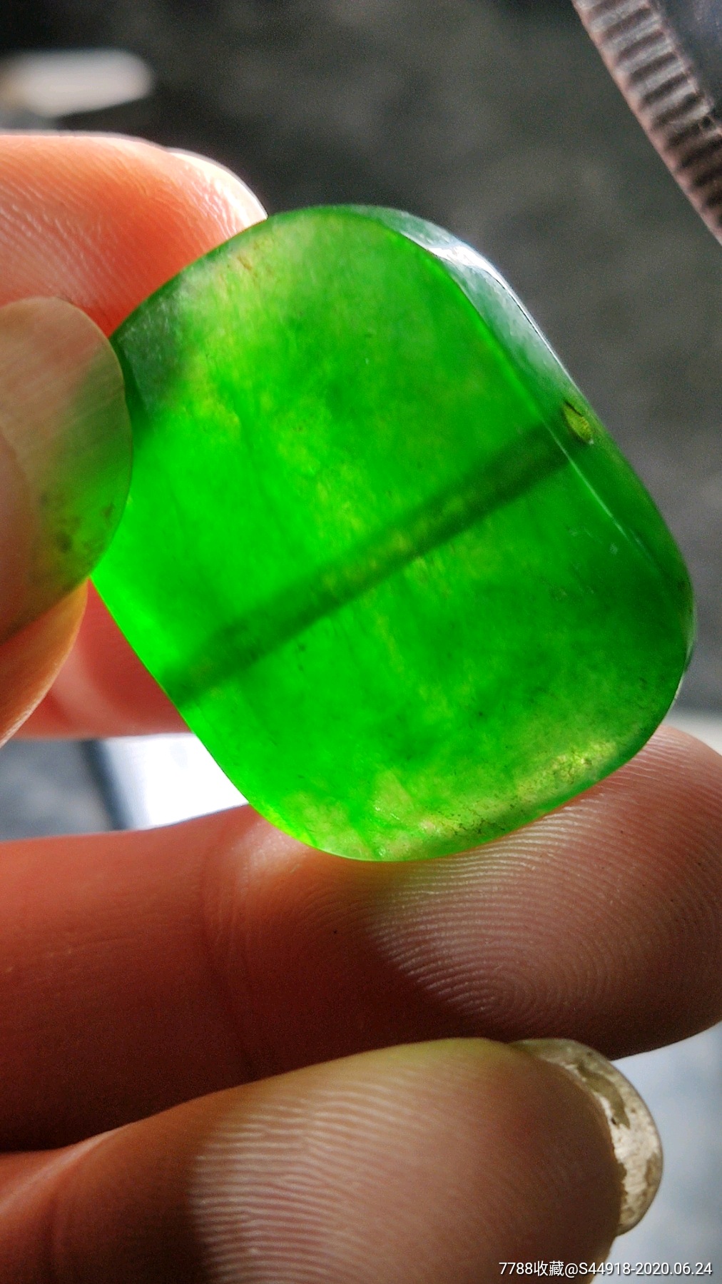 清代翡翠满绿老背鱼儿(一口价)