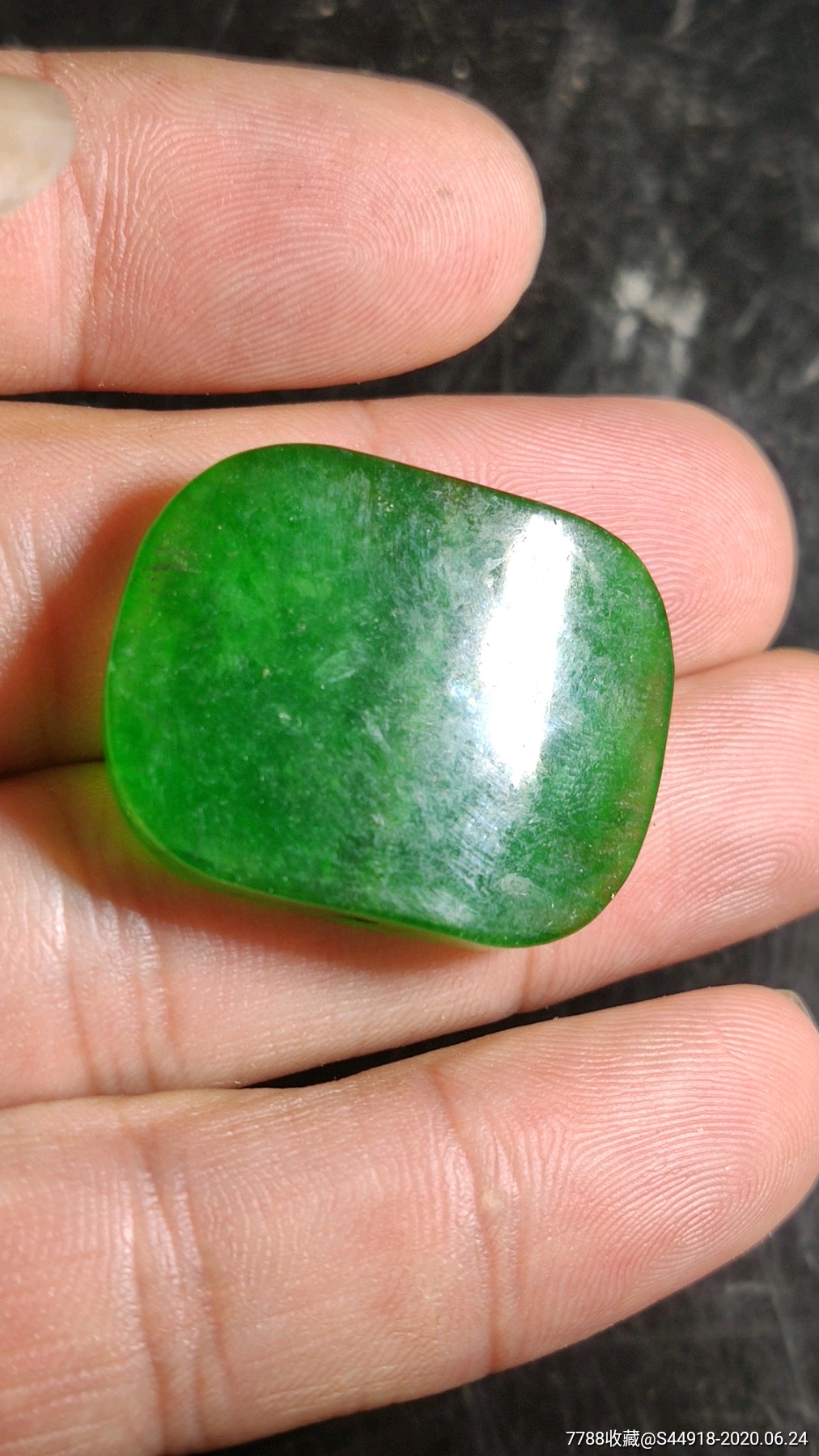 清代翡翠满绿老背鱼儿(一口价)