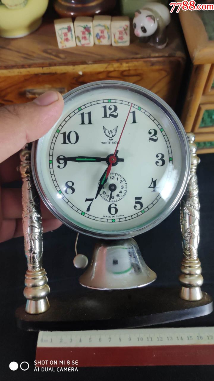 上世纪70-80年代白鸽牌马蹄表老式闹钟民俗老物品时走时停.