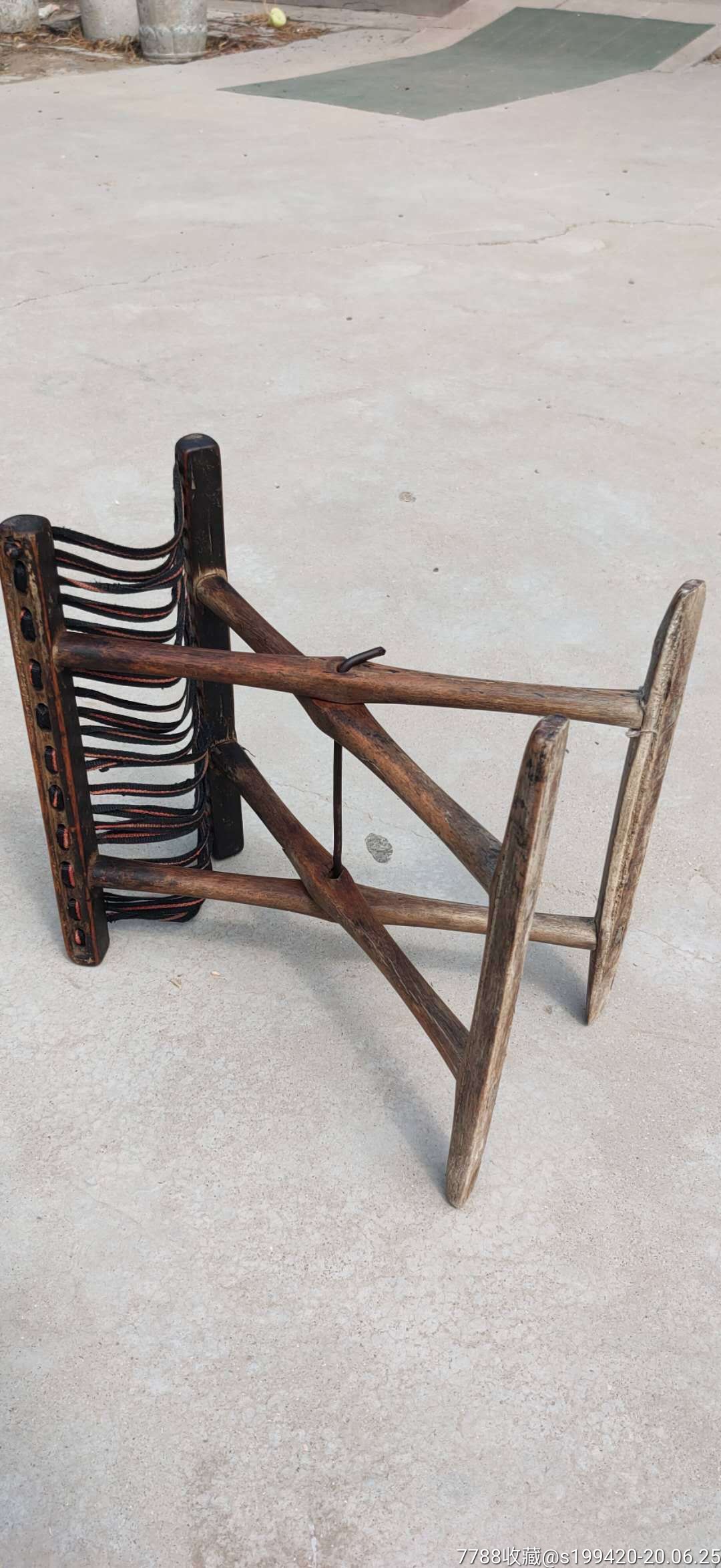 细棍马扎又称交杌,选用细腻坚硬黄檀木,做工精神正常使用.