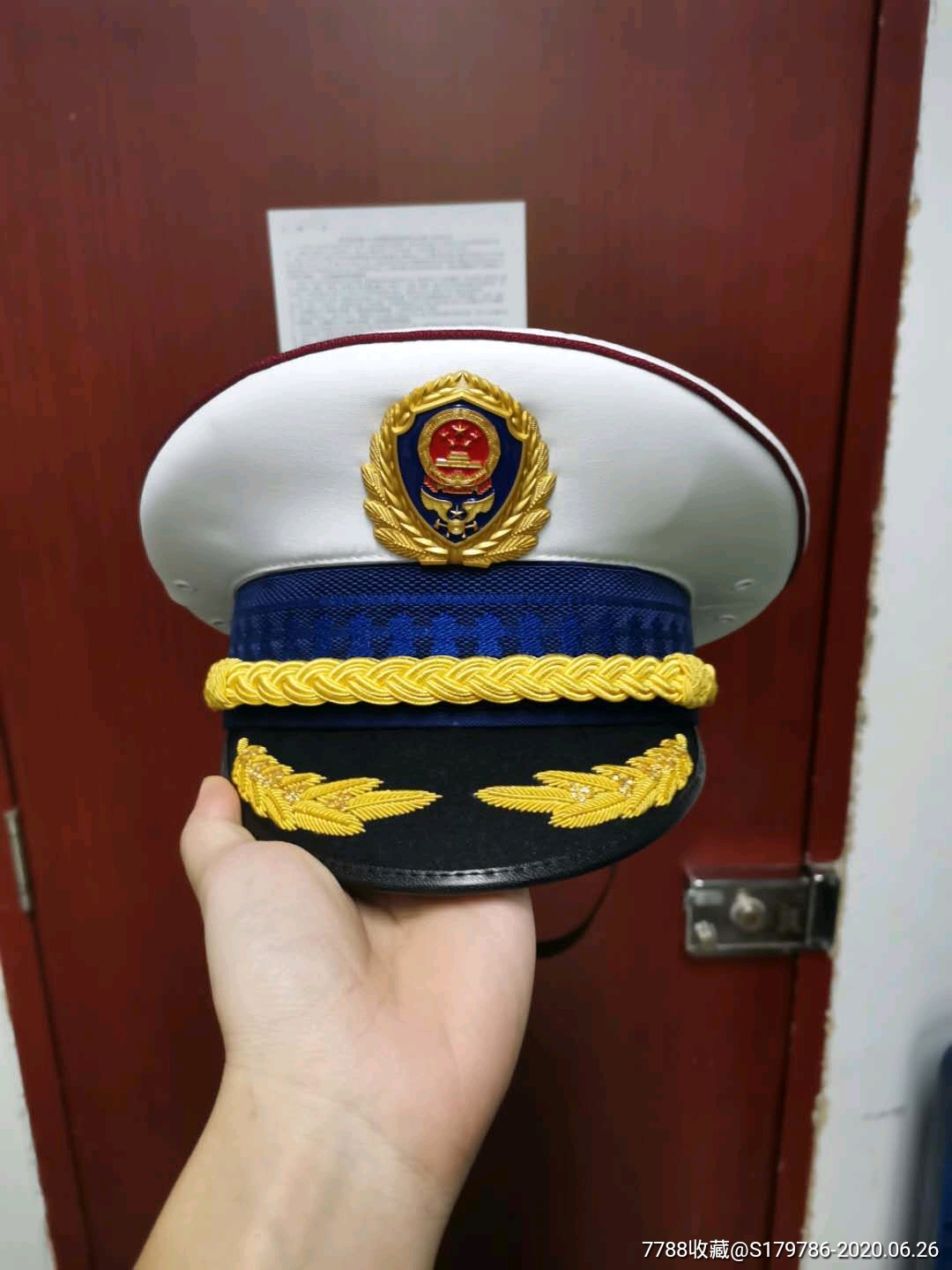 消防员的帽徽图案图片
