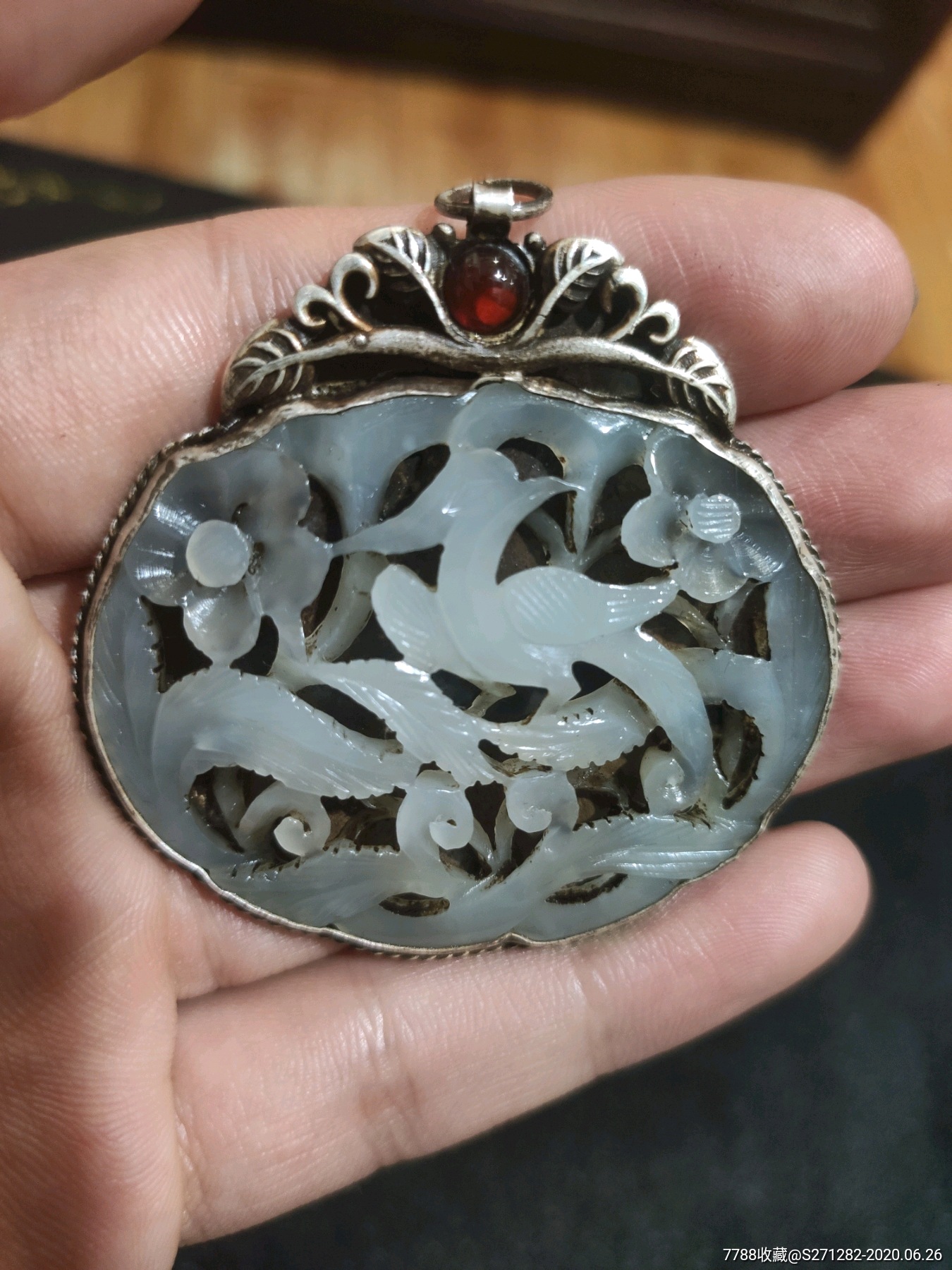 银包玉挂件凤舞花间