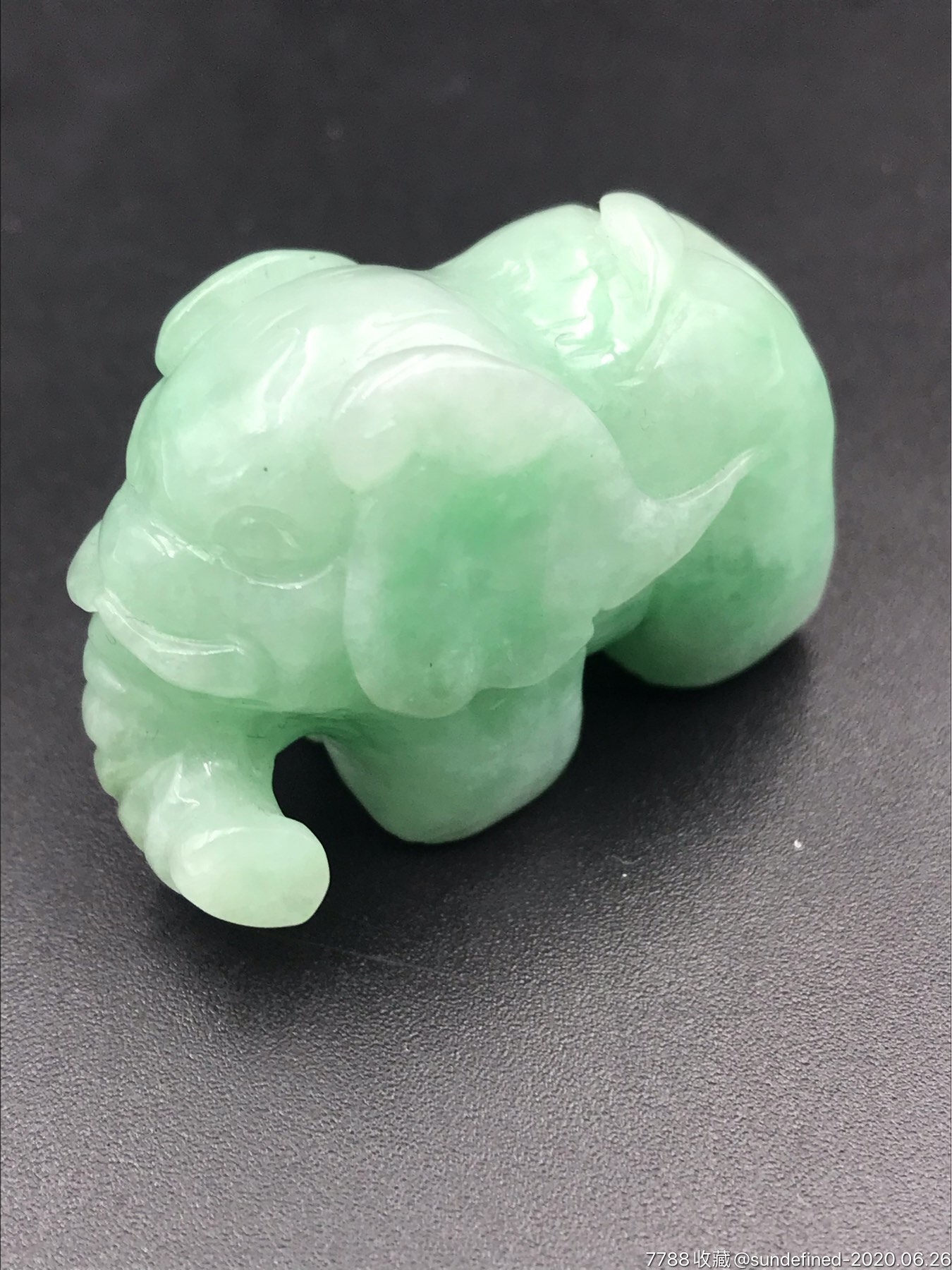 天然翡翠茶桌小摆件大象