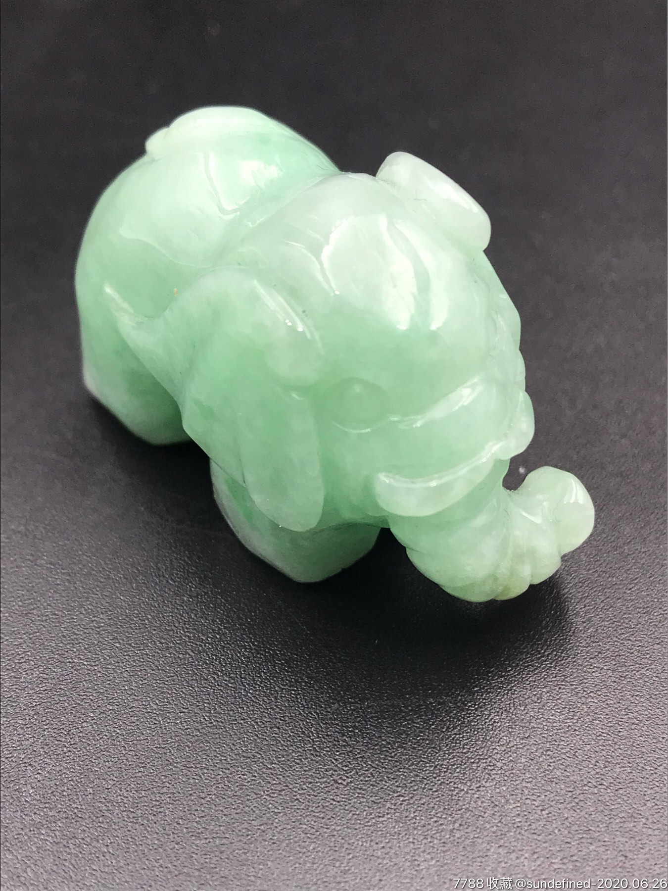 天然翡翠茶桌小摆件大象