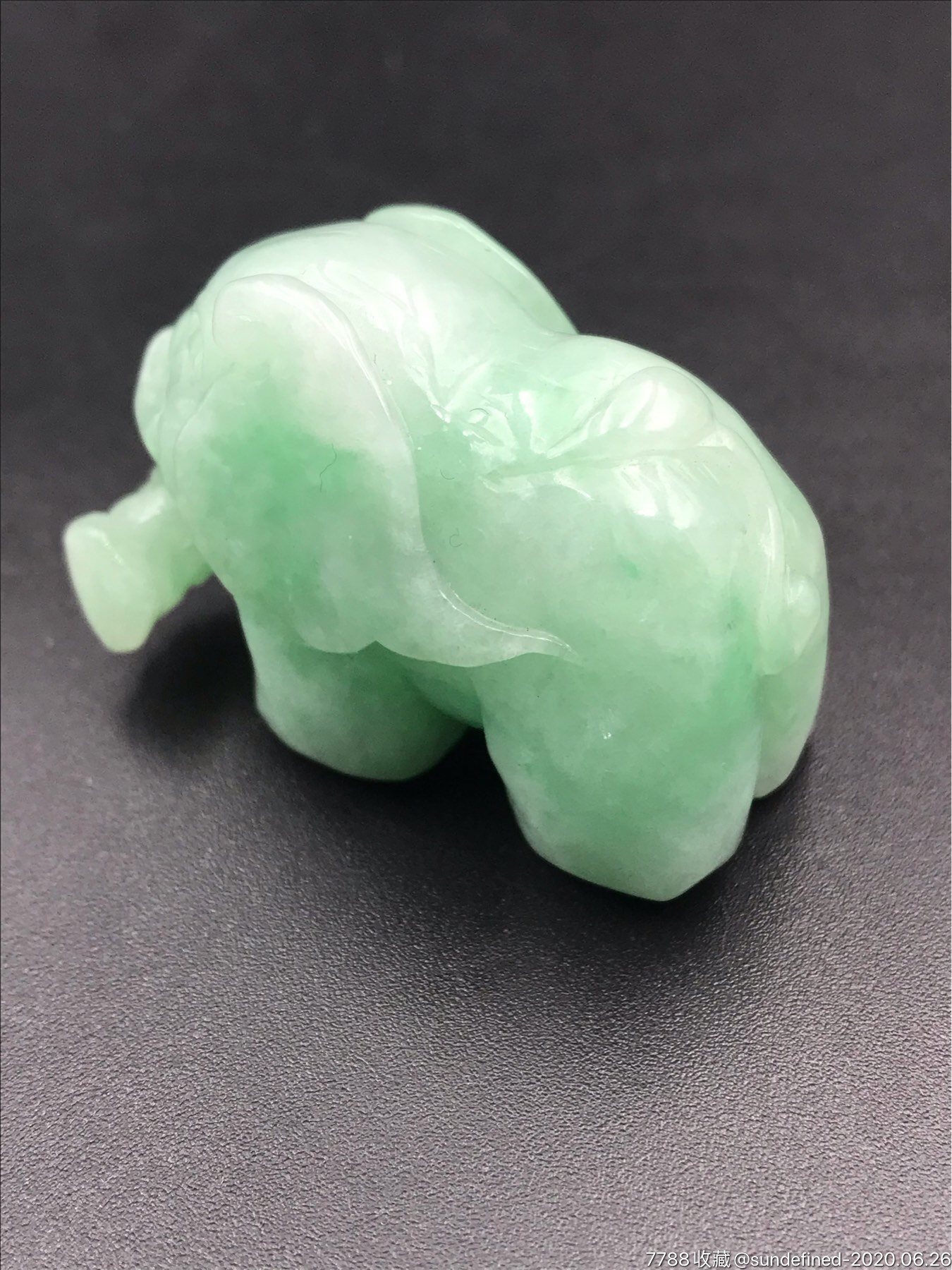 天然翡翠茶桌小摆件大象