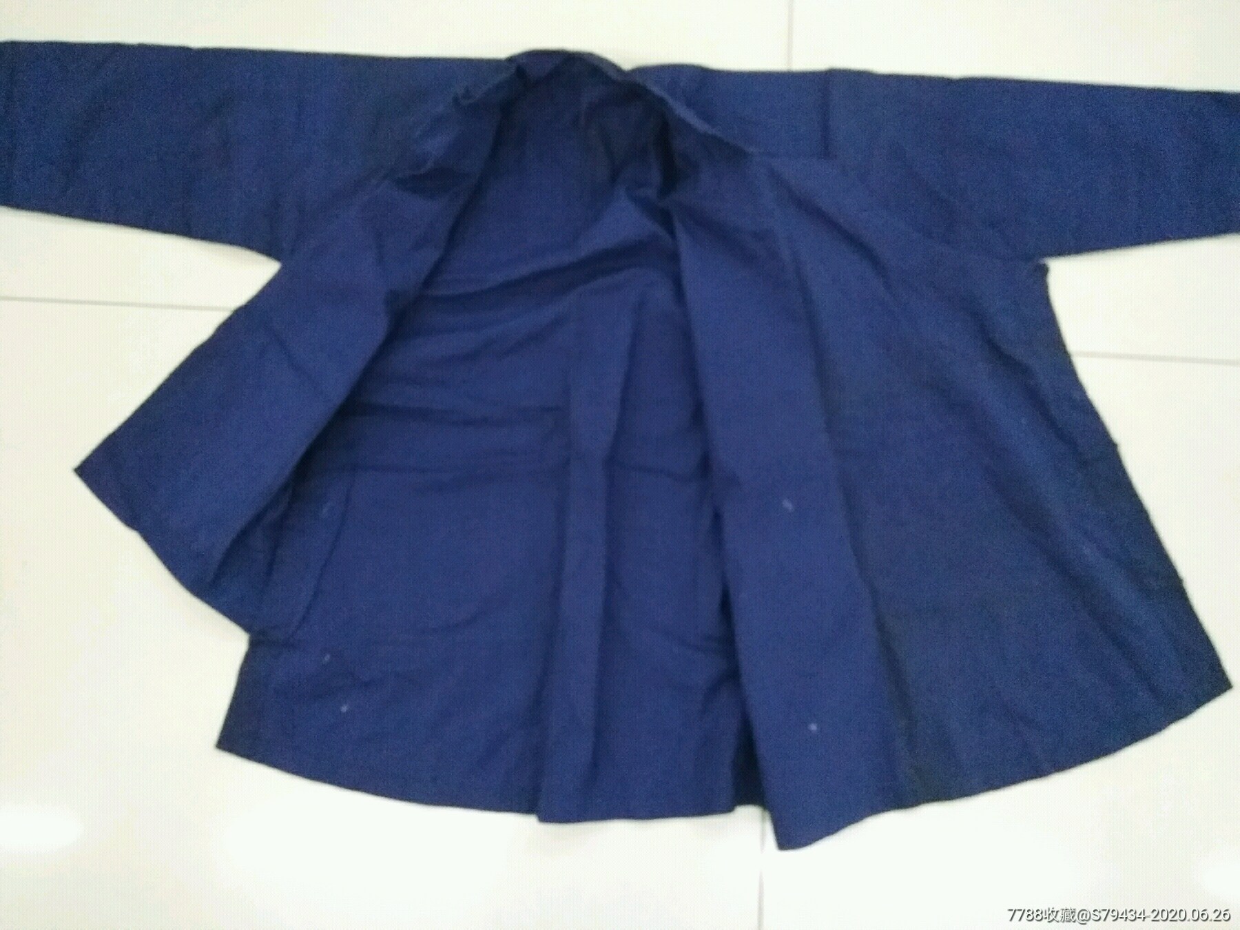 民国东北老太太大襟衣服三件一个人的三种颜色有时代感