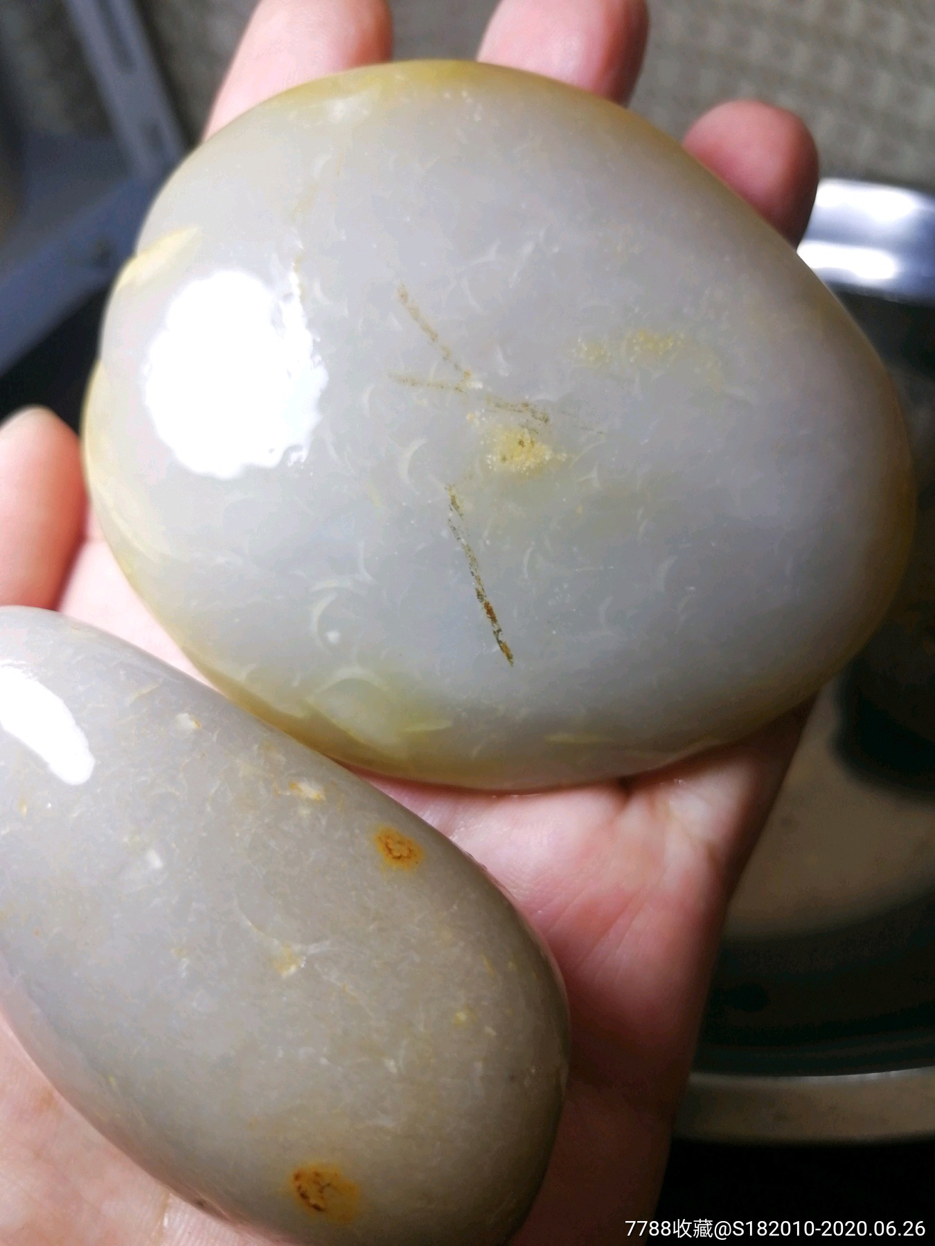 原石长江石雨花石玛瑙松香玛瑙长江玉籽料两颗白皮松香玛瑙一颗横纹玛