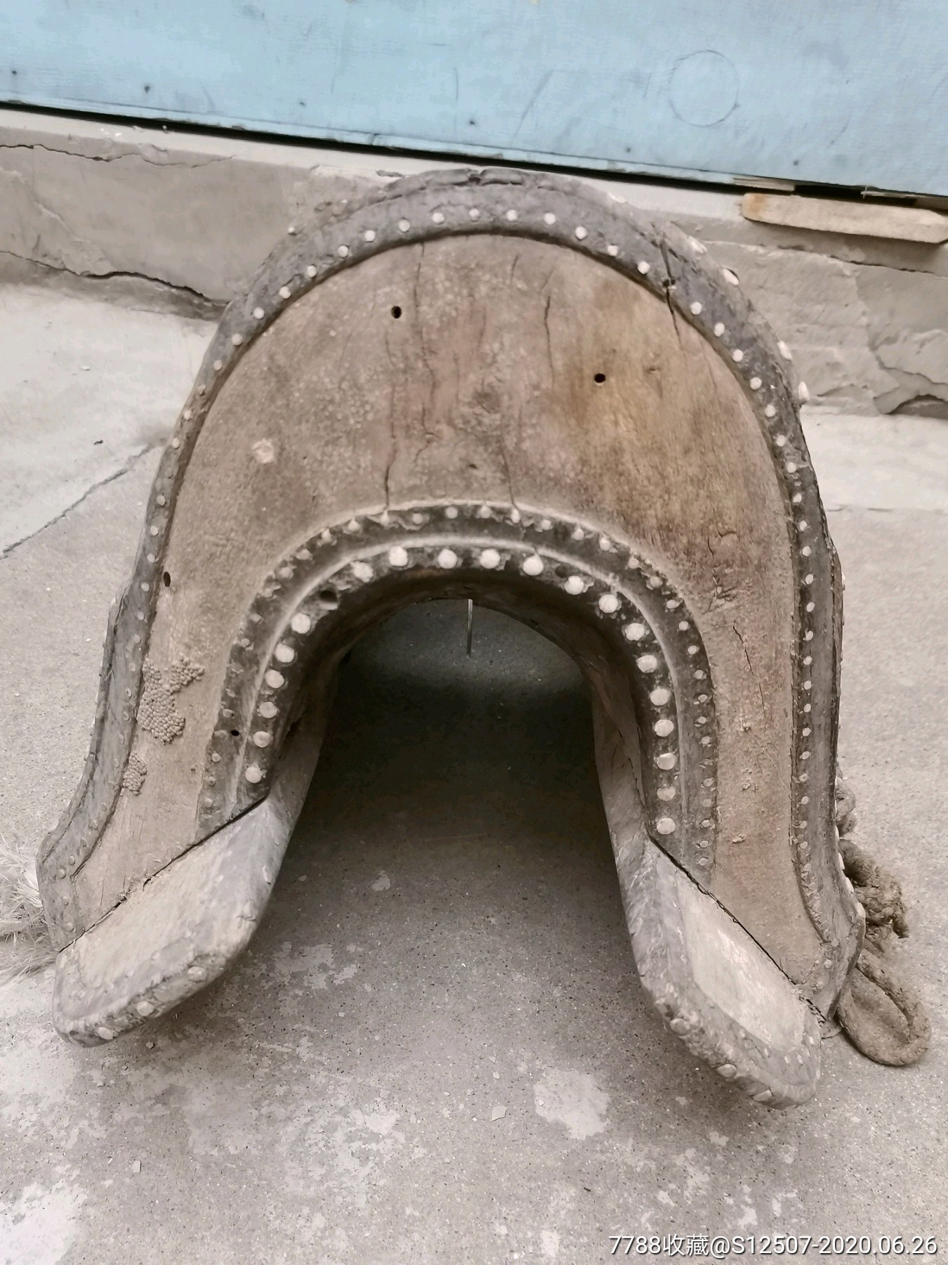 明代镶螺钿高桥马鞍