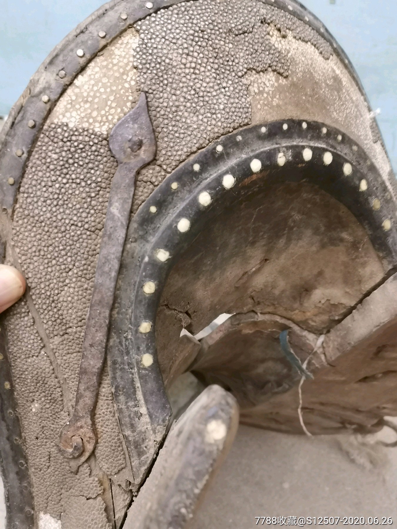 明代镶螺钿高桥马鞍